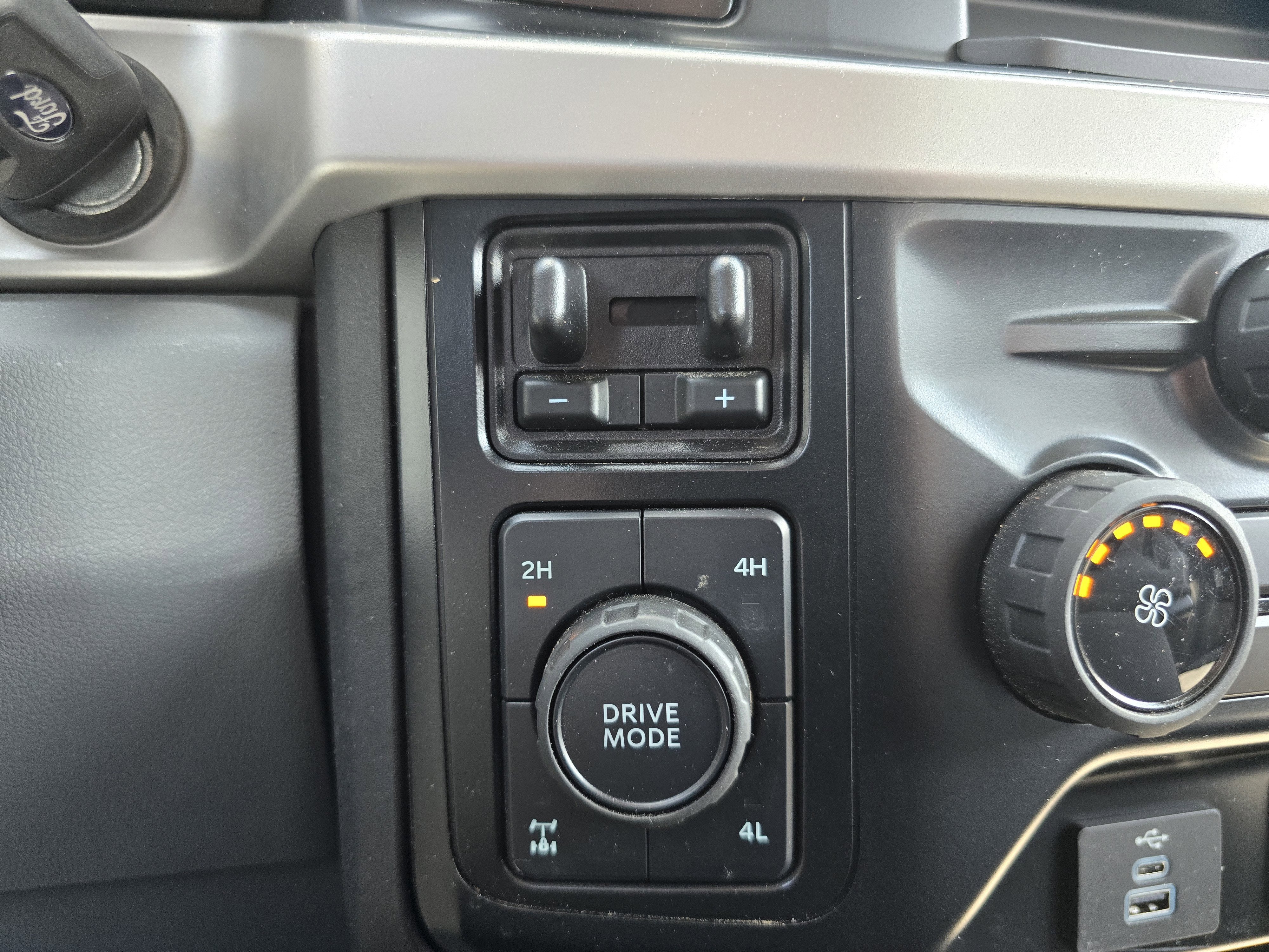 2023 Ford Super Duty F-350 SRW XL