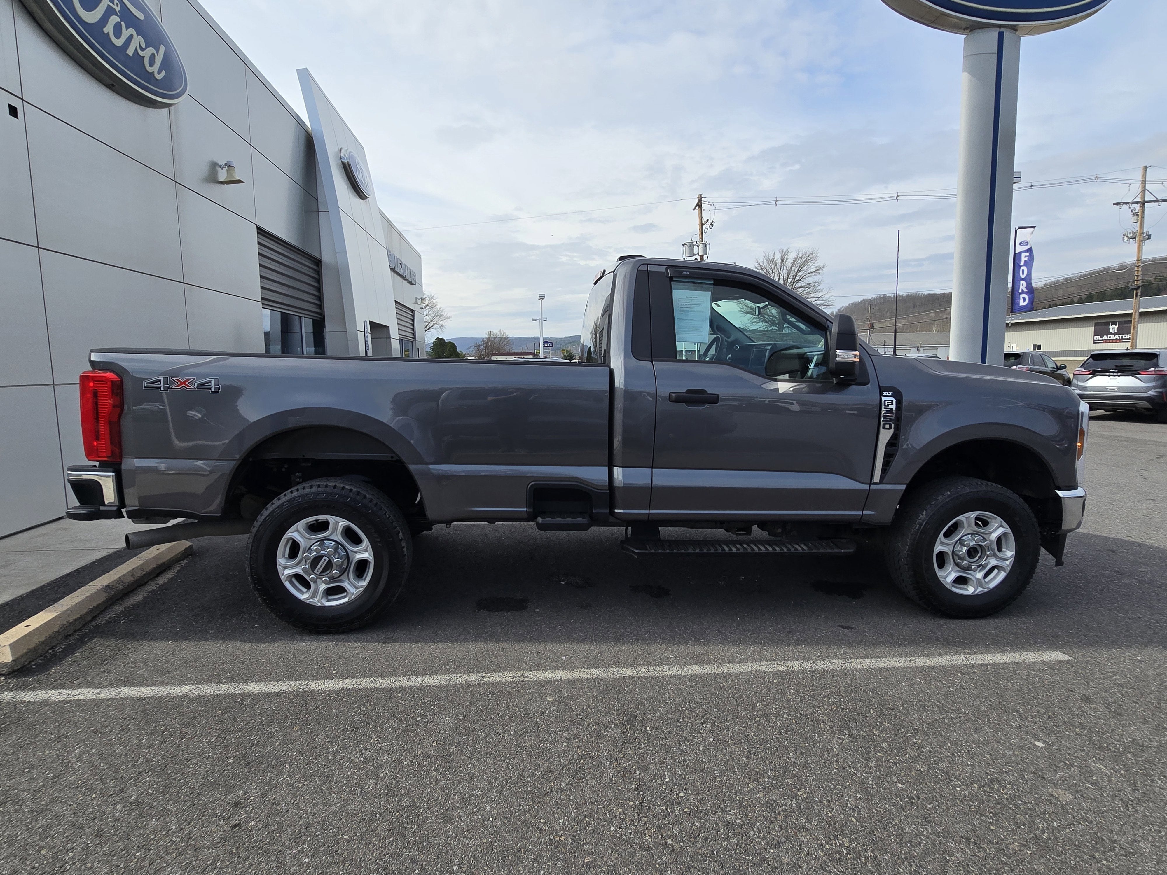 2025 Ford Super Duty F-350 SRW XLT