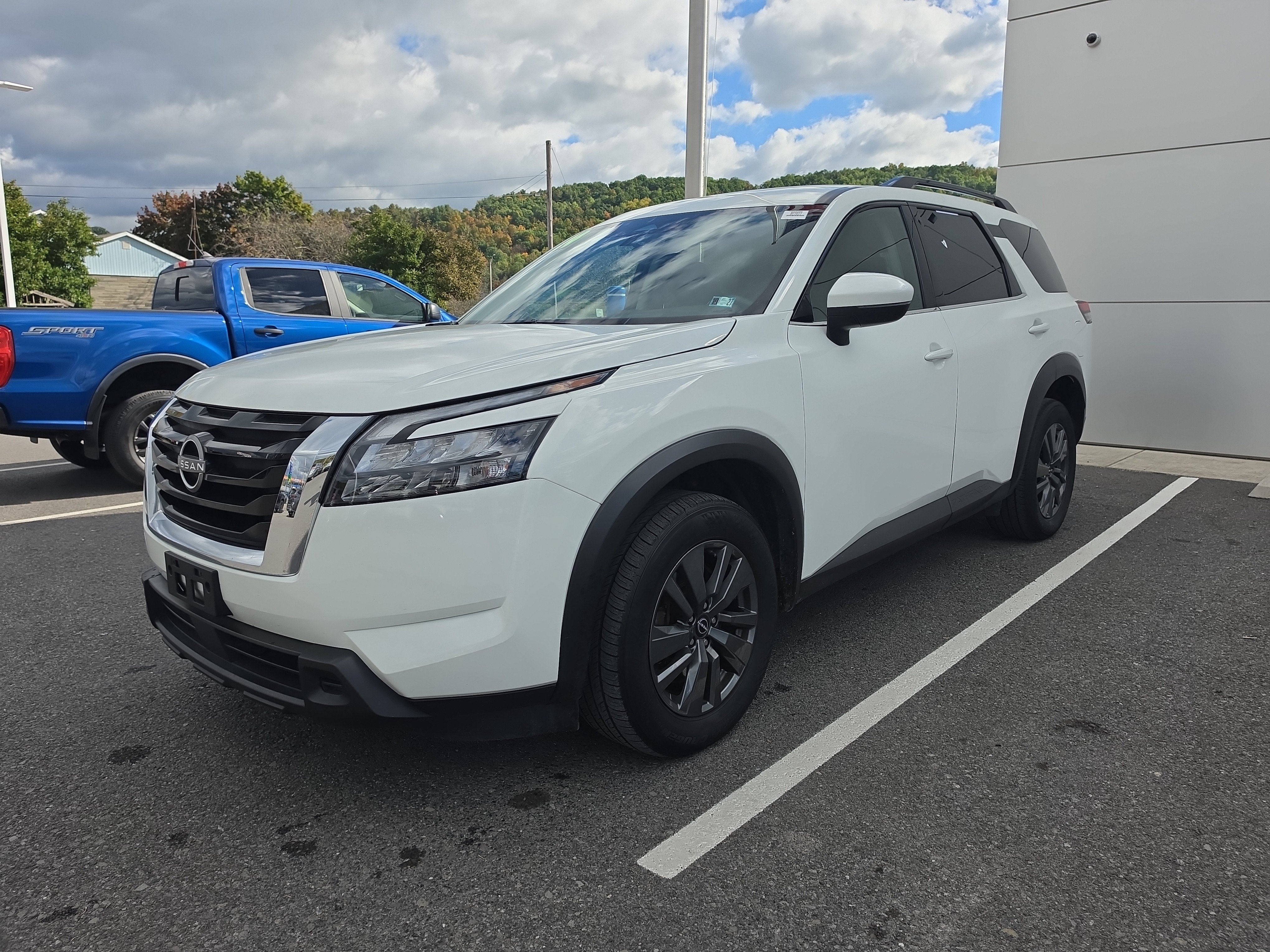2024 Nissan Pathfinder SV
