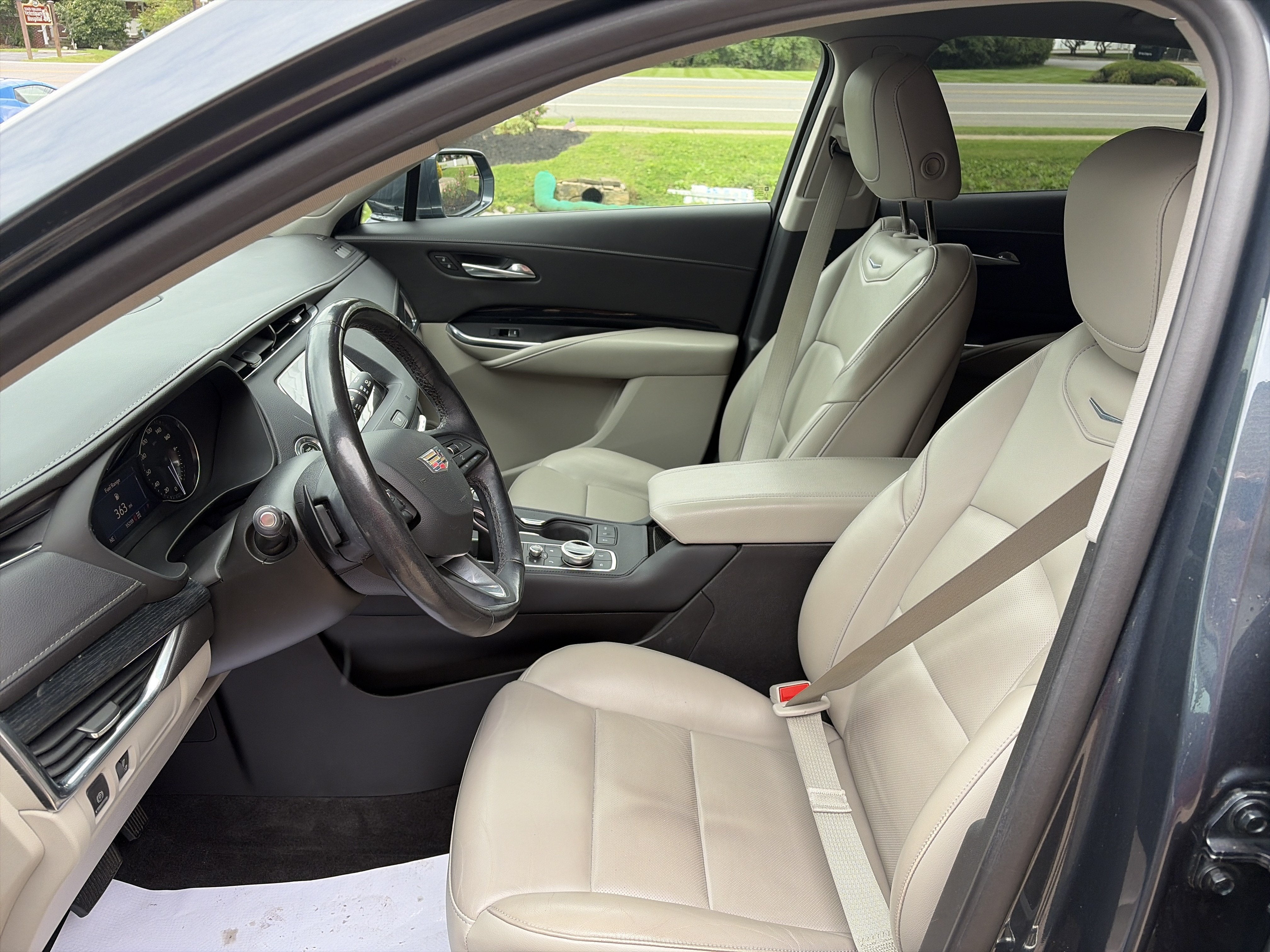 2019 Cadillac XT4 AWD Premium Luxury