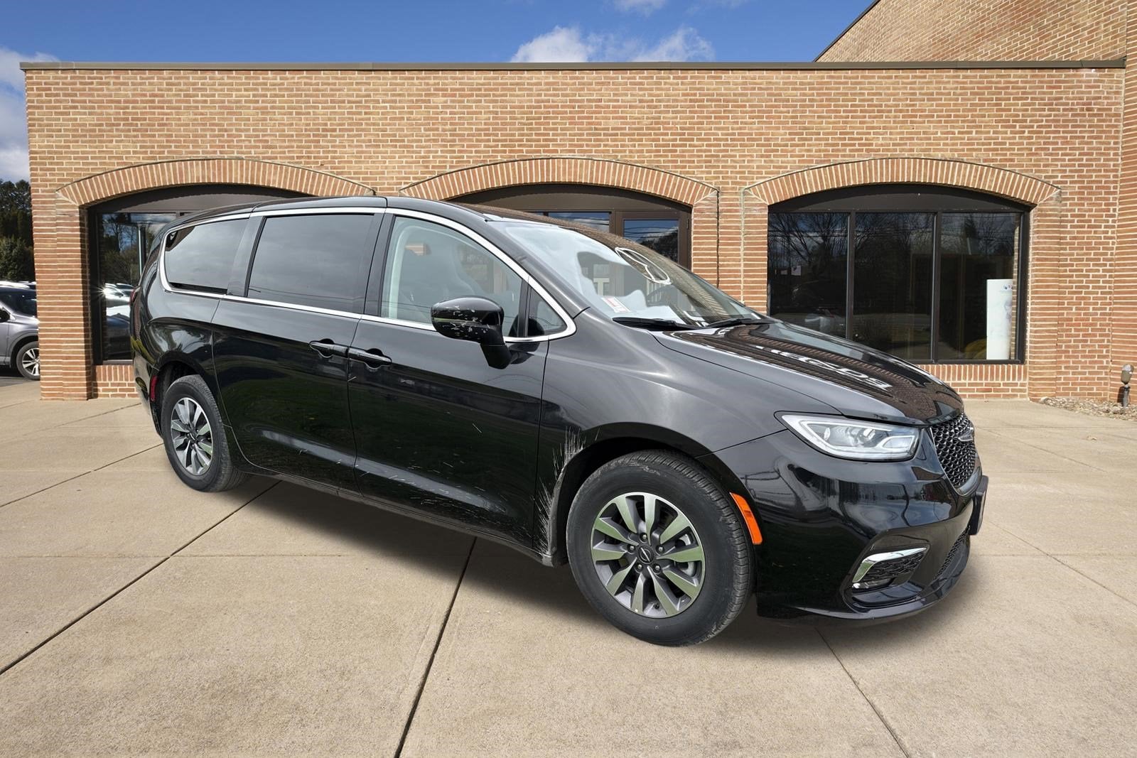 2023 Chrysler Pacifica Hybrid Touring L