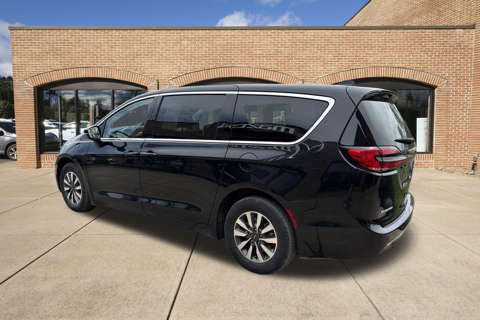 2023 Chrysler Pacifica Hybrid Touring L