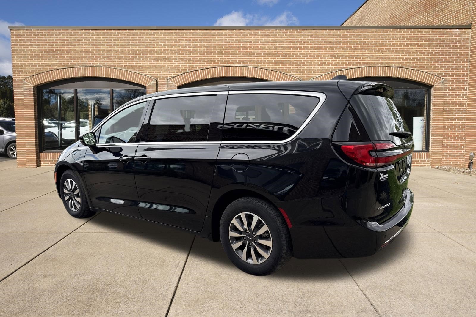 2023 Chrysler Pacifica Hybrid Touring L