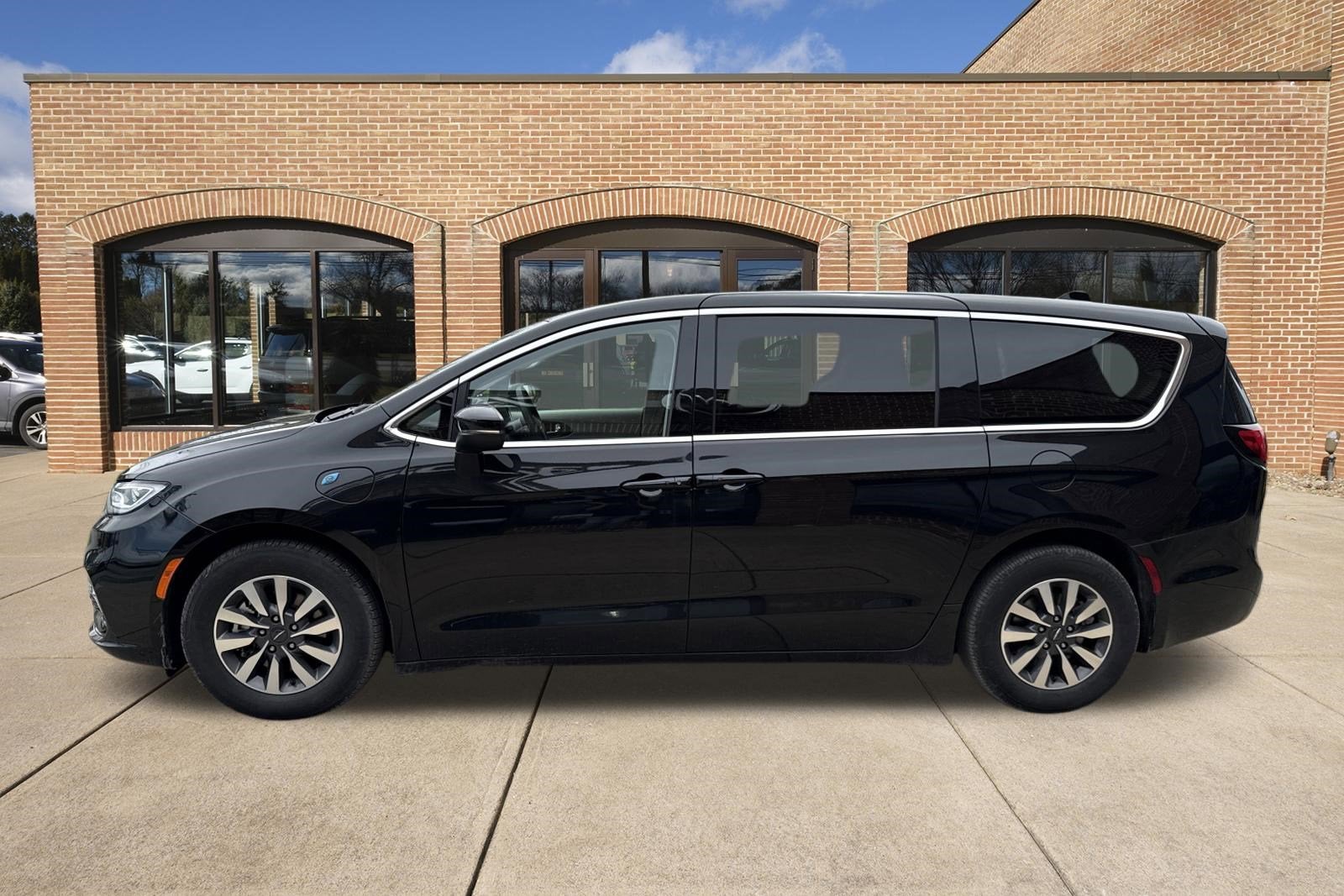 2023 Chrysler Pacifica Hybrid Touring L