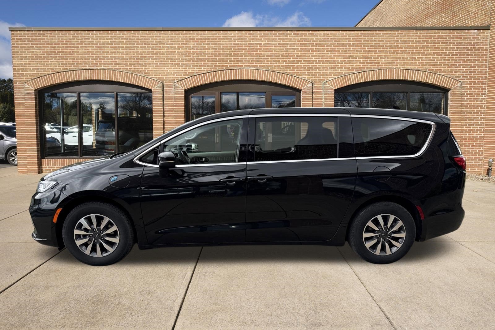 2023 Chrysler Pacifica Hybrid Touring L
