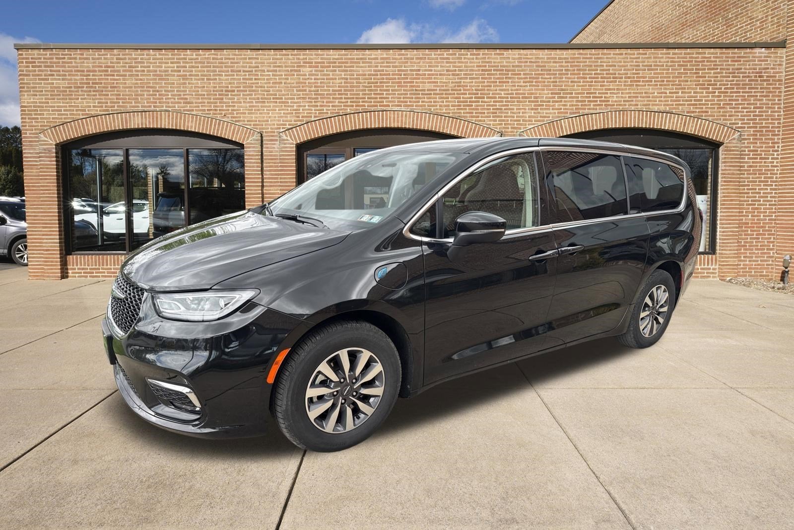 2023 Chrysler Pacifica Hybrid Touring L