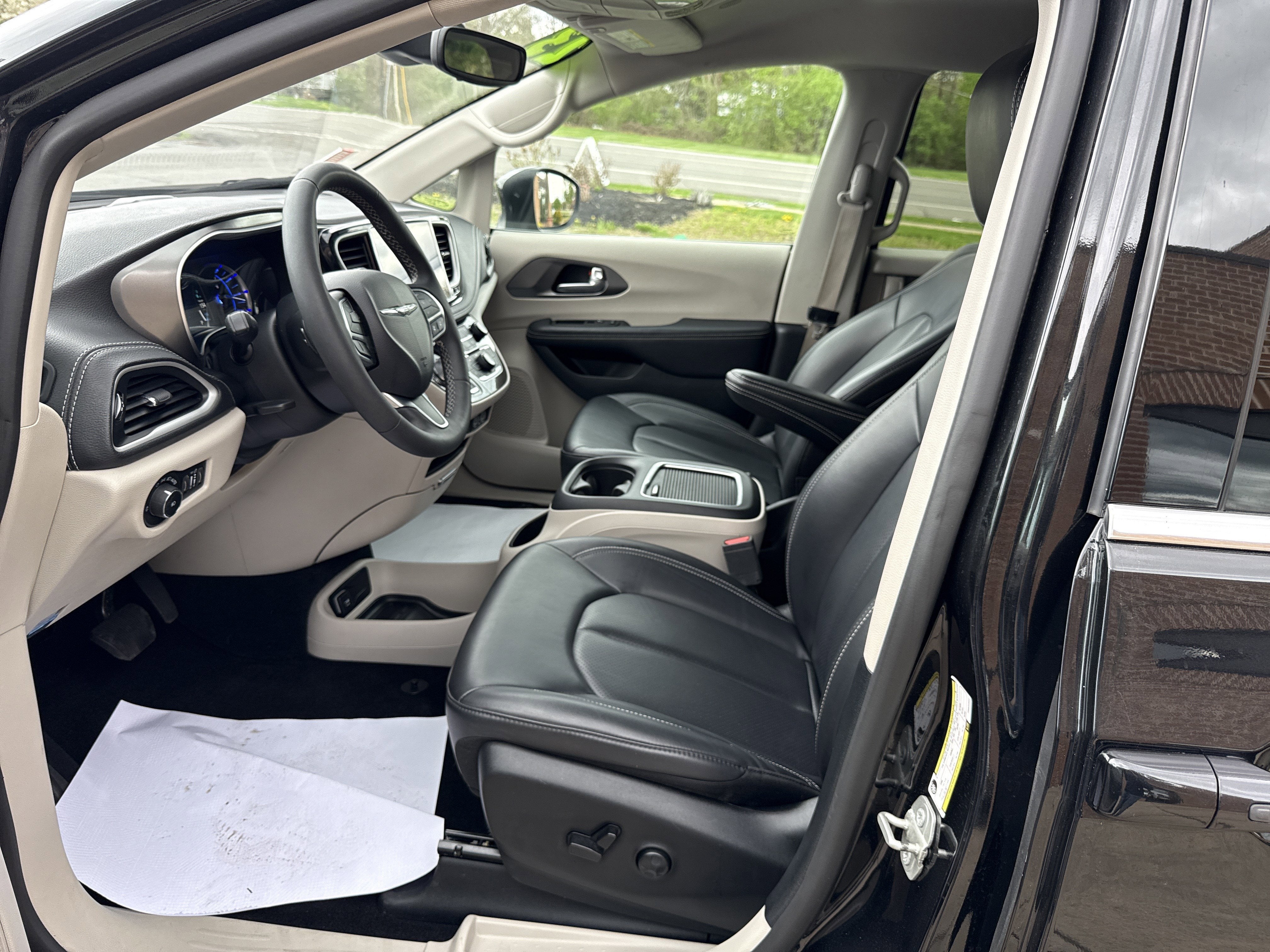 2023 Chrysler Pacifica Hybrid Touring L