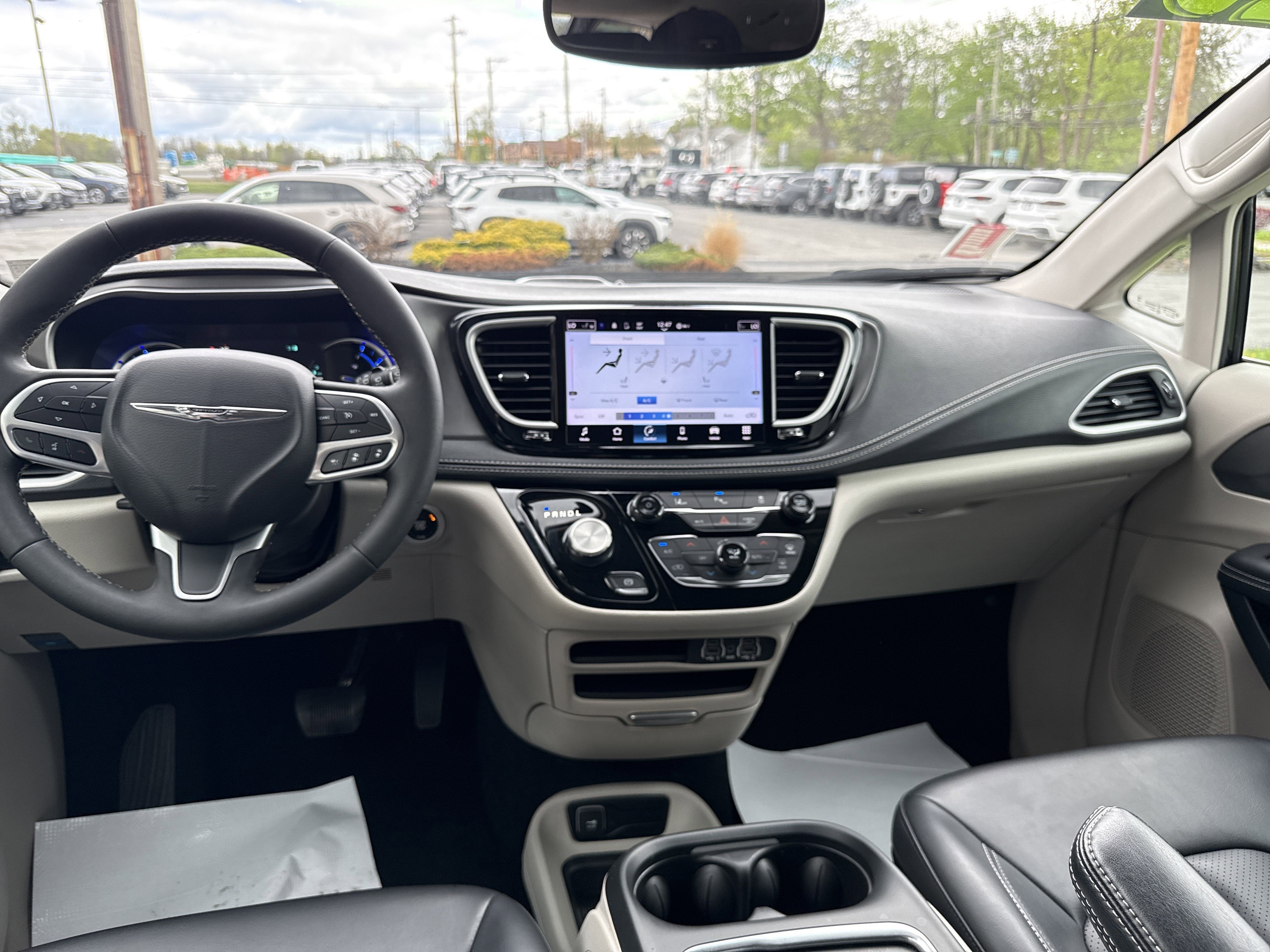 2023 Chrysler Pacifica Hybrid Touring L