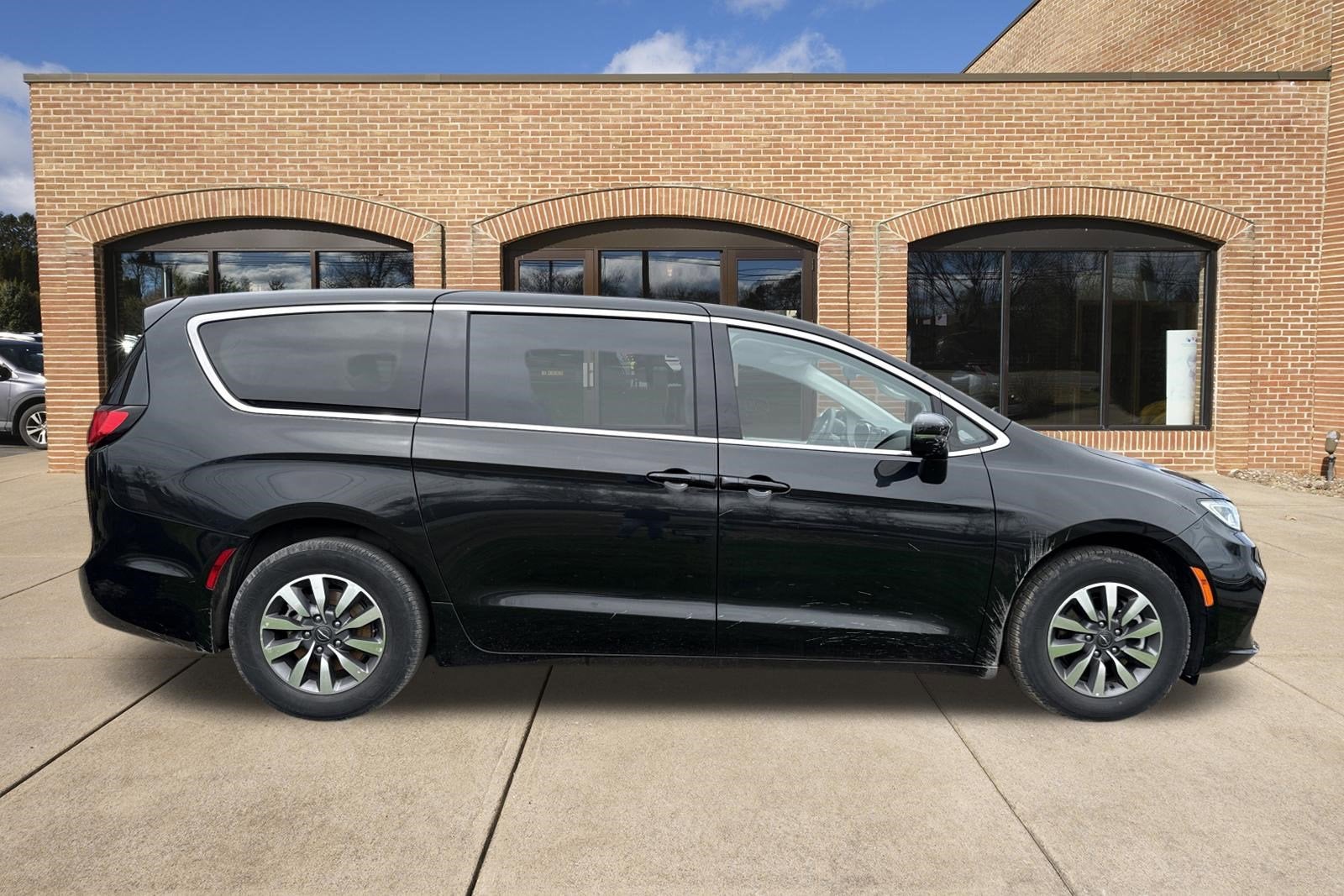 2023 Chrysler Pacifica Hybrid Touring L