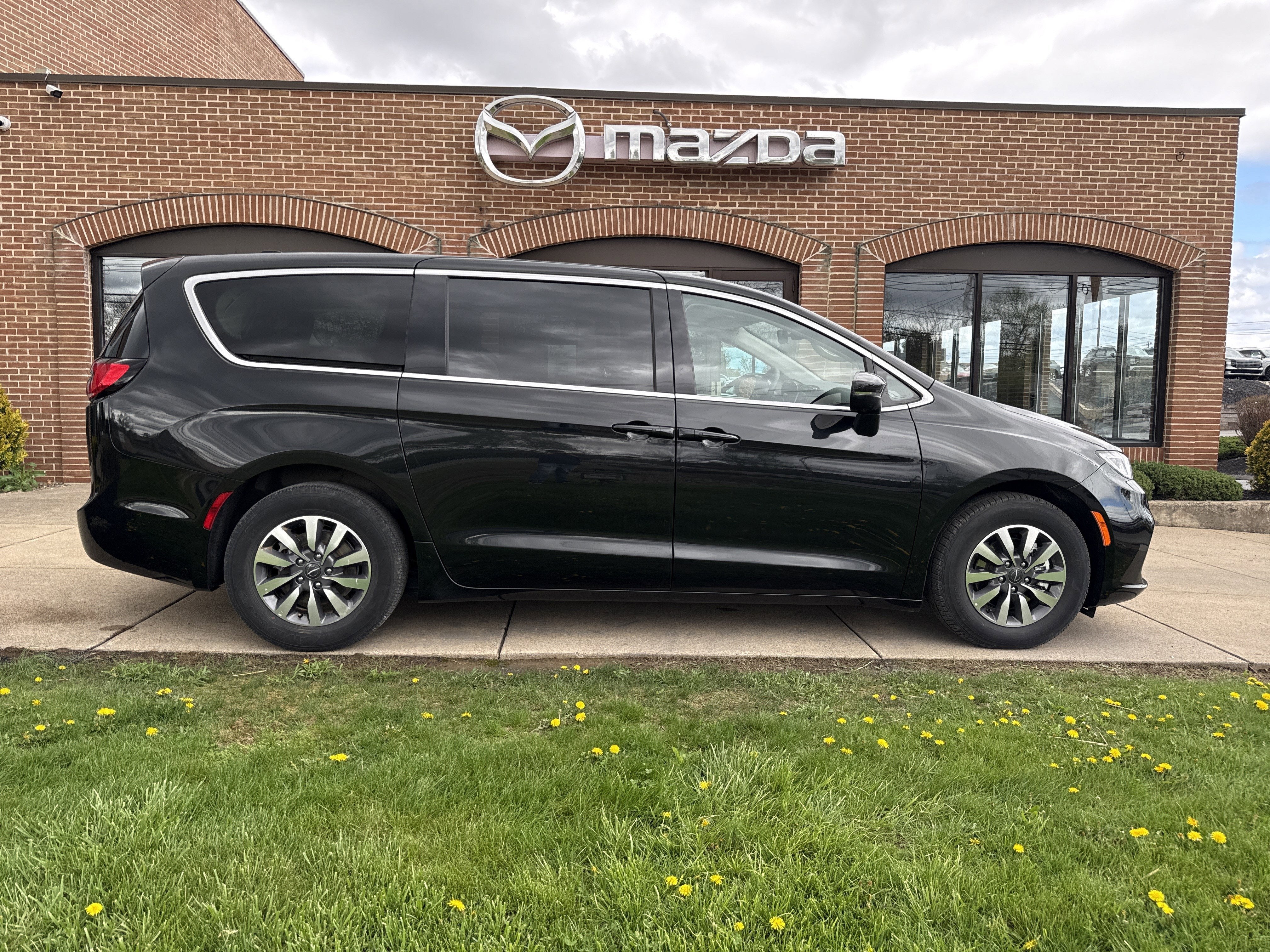 2023 Chrysler Pacifica Hybrid Touring L