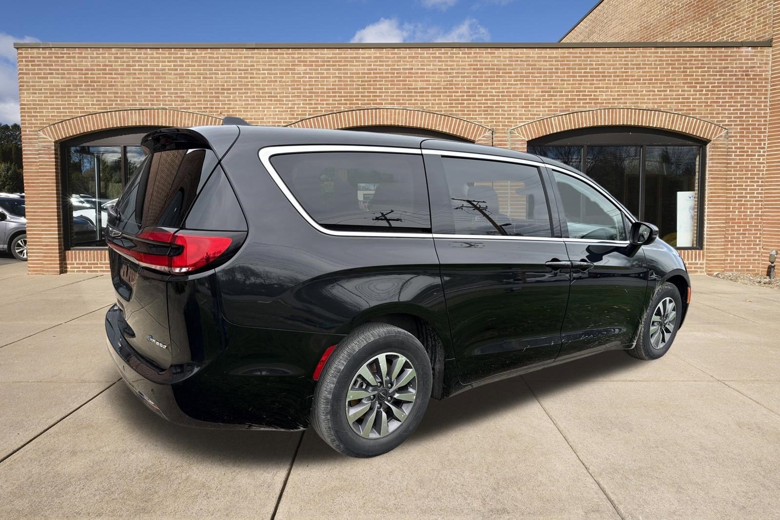 2023 Chrysler Pacifica Hybrid Touring L