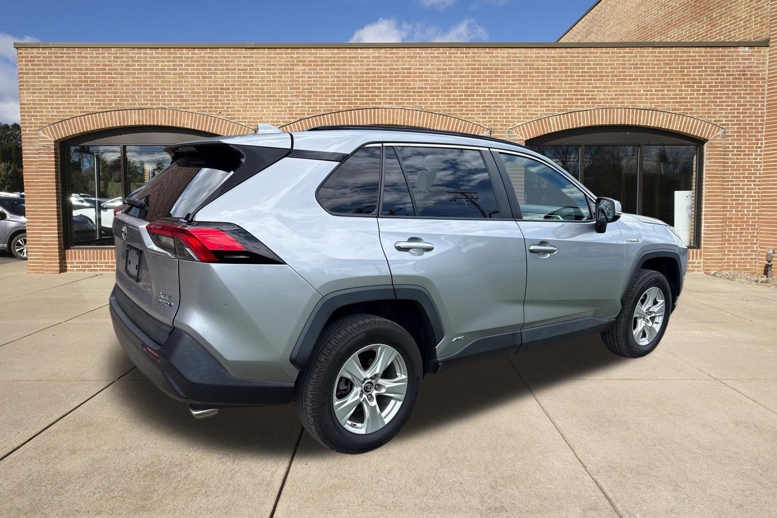 2019 Toyota RAV4 Hybrid XLE