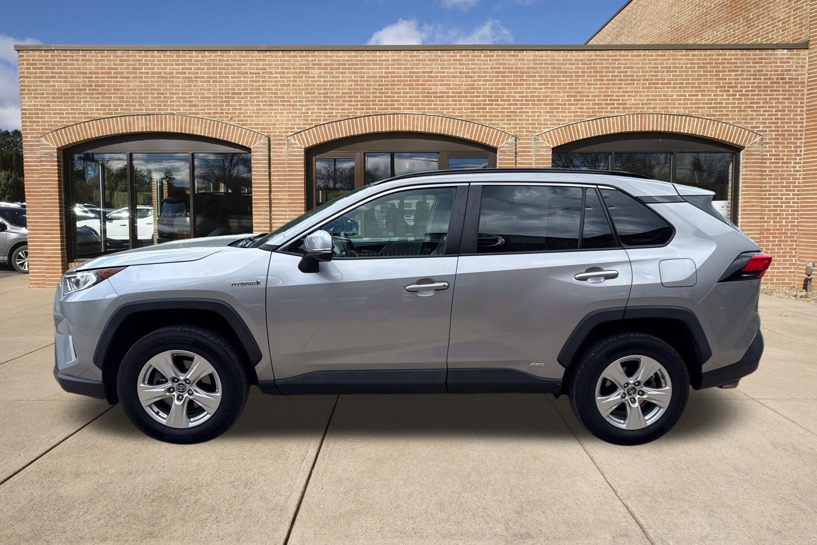 2019 Toyota RAV4 Hybrid XLE
