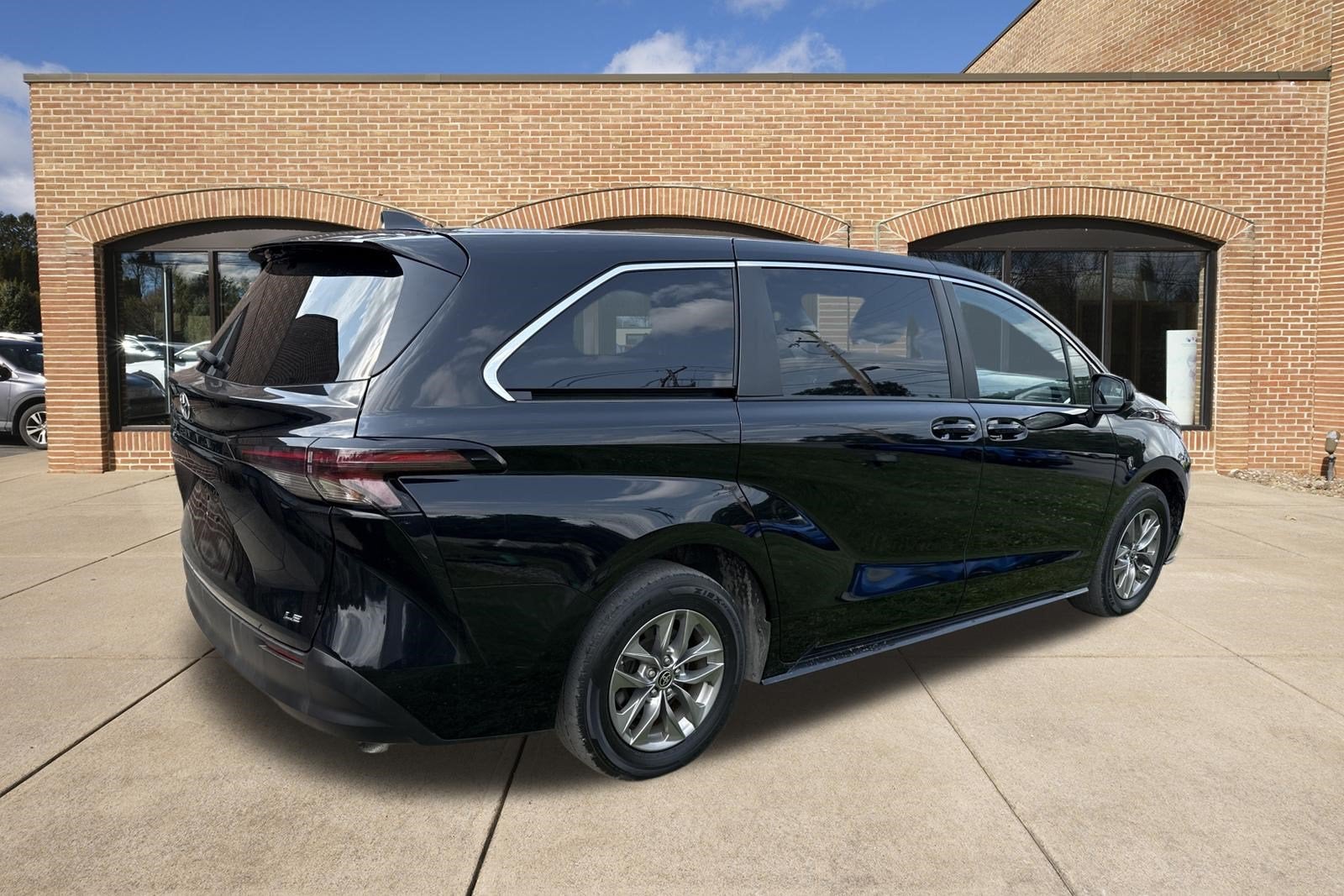 2025 Toyota Sienna LE