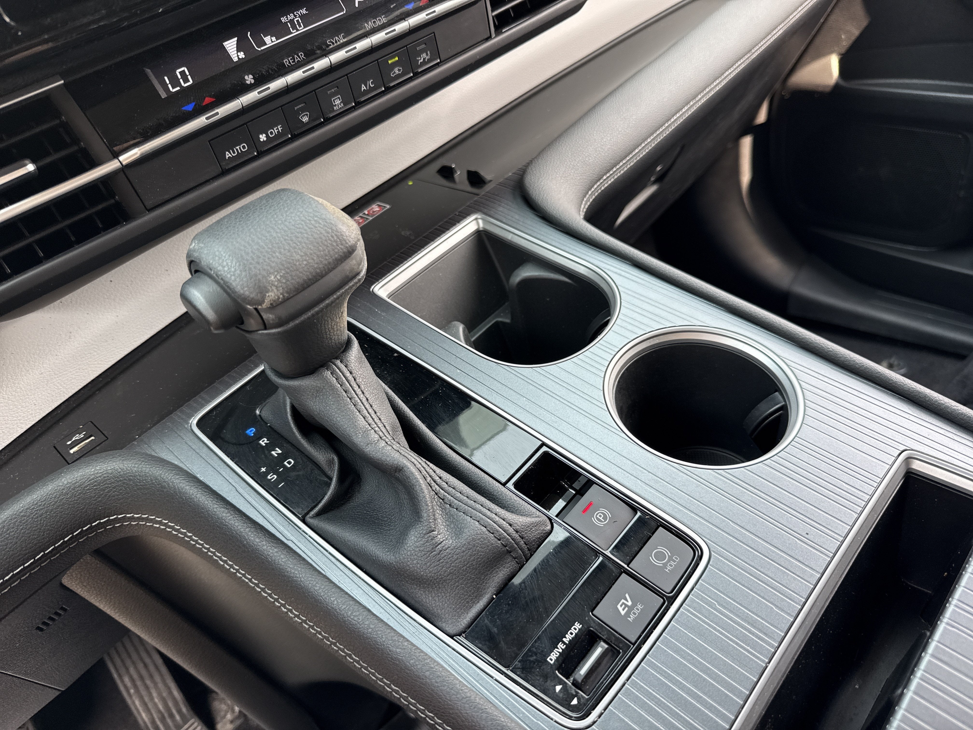 2025 Toyota Sienna LE