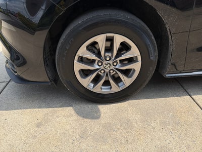 2025 Toyota Sienna LE
