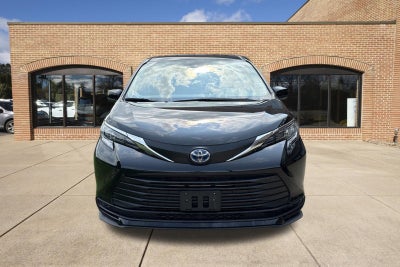 2025 Toyota Sienna LE