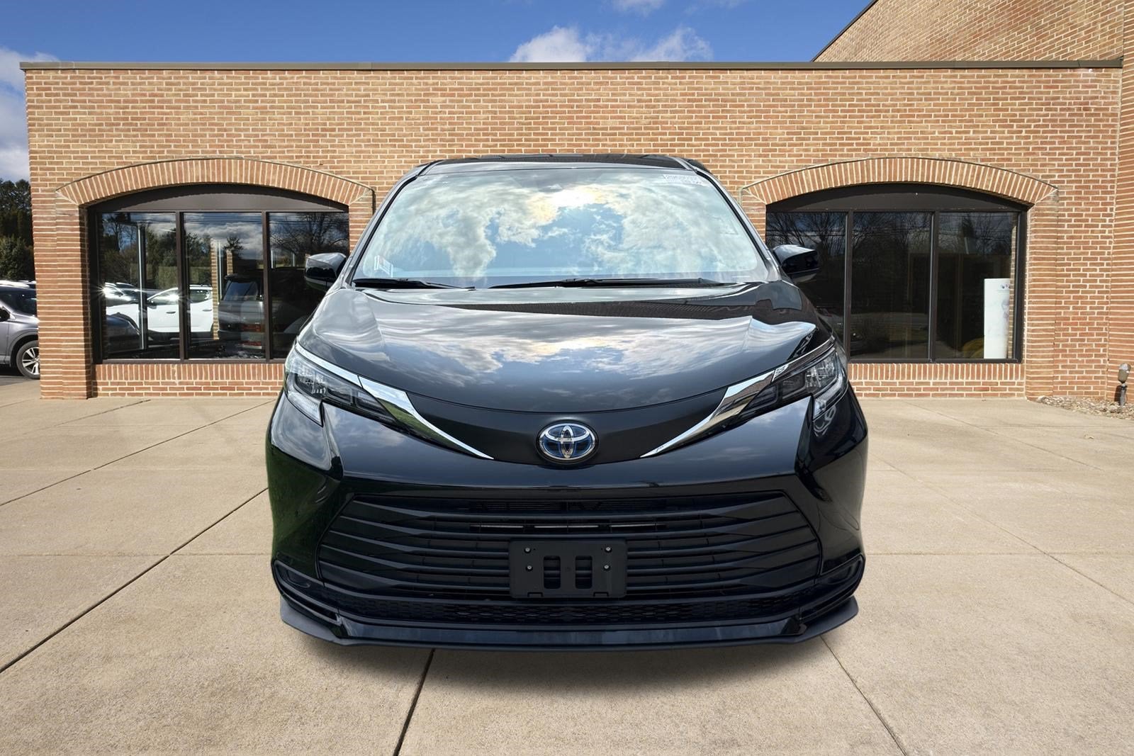 2025 Toyota Sienna LE