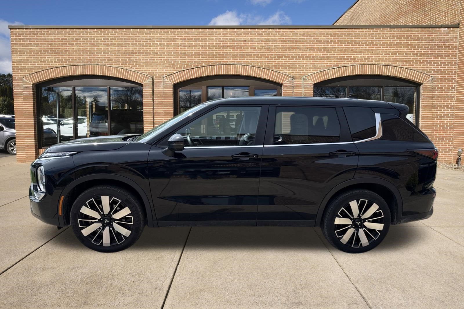 2025 Mitsubishi Outlander SE