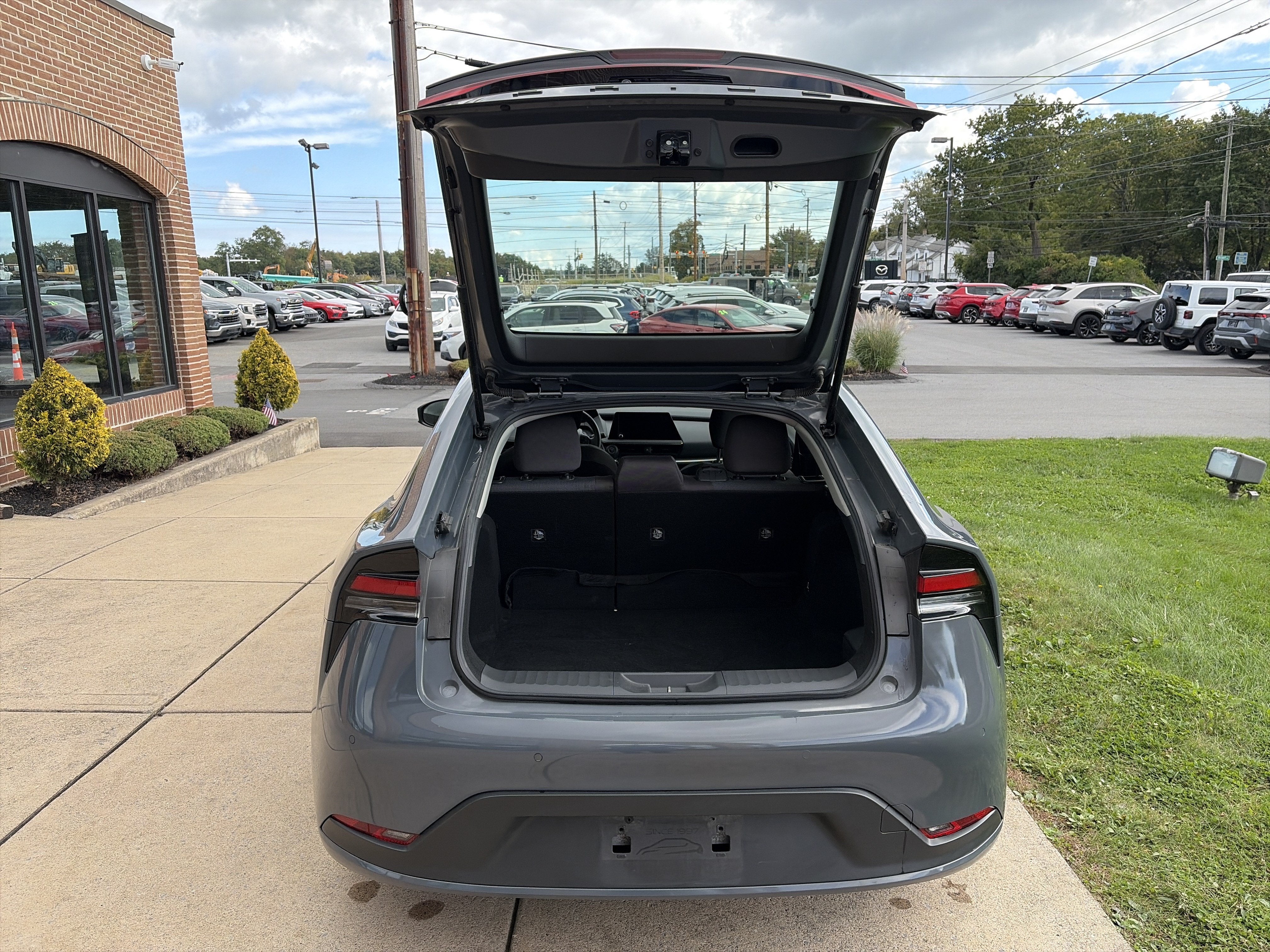 2025 Toyota Prius LE