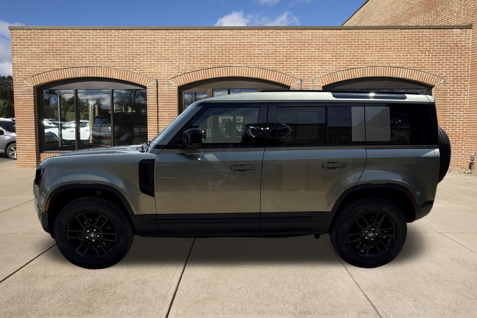 2025 Land Rover Defender S