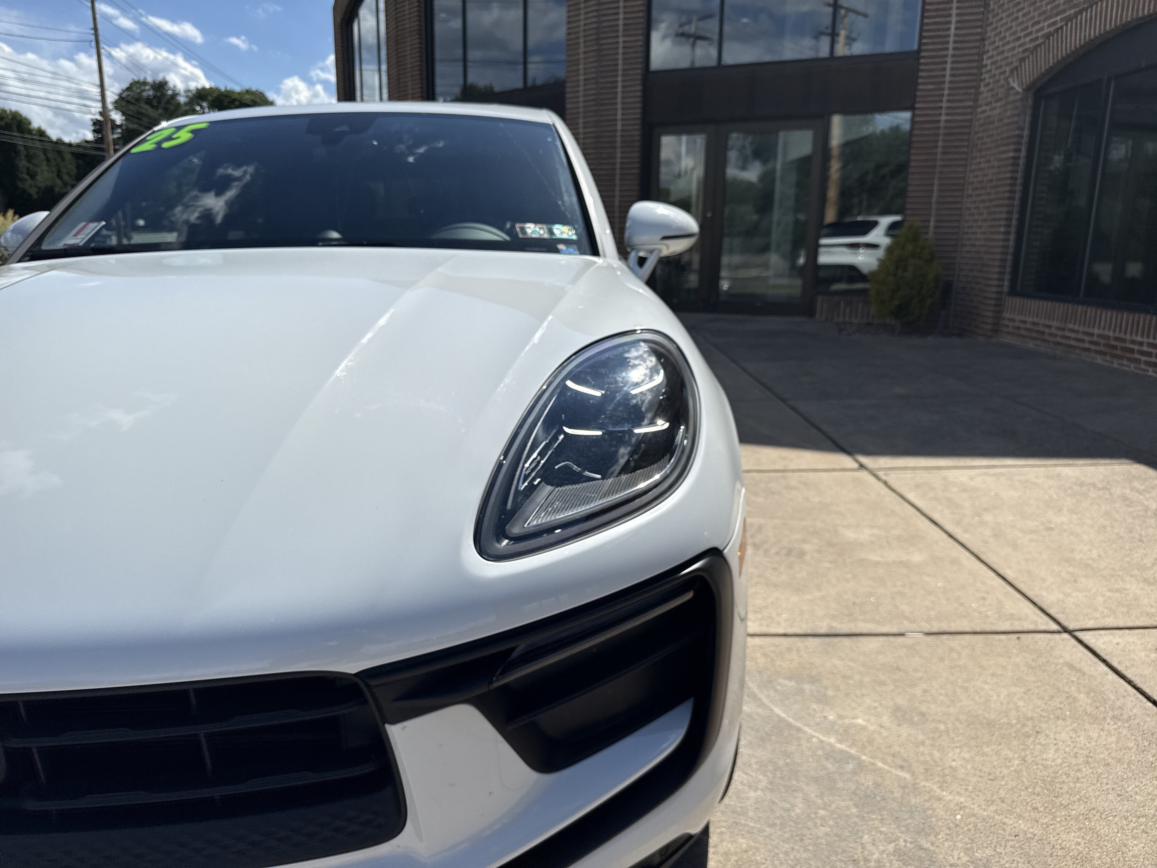 2025 Porsche Macan Base
