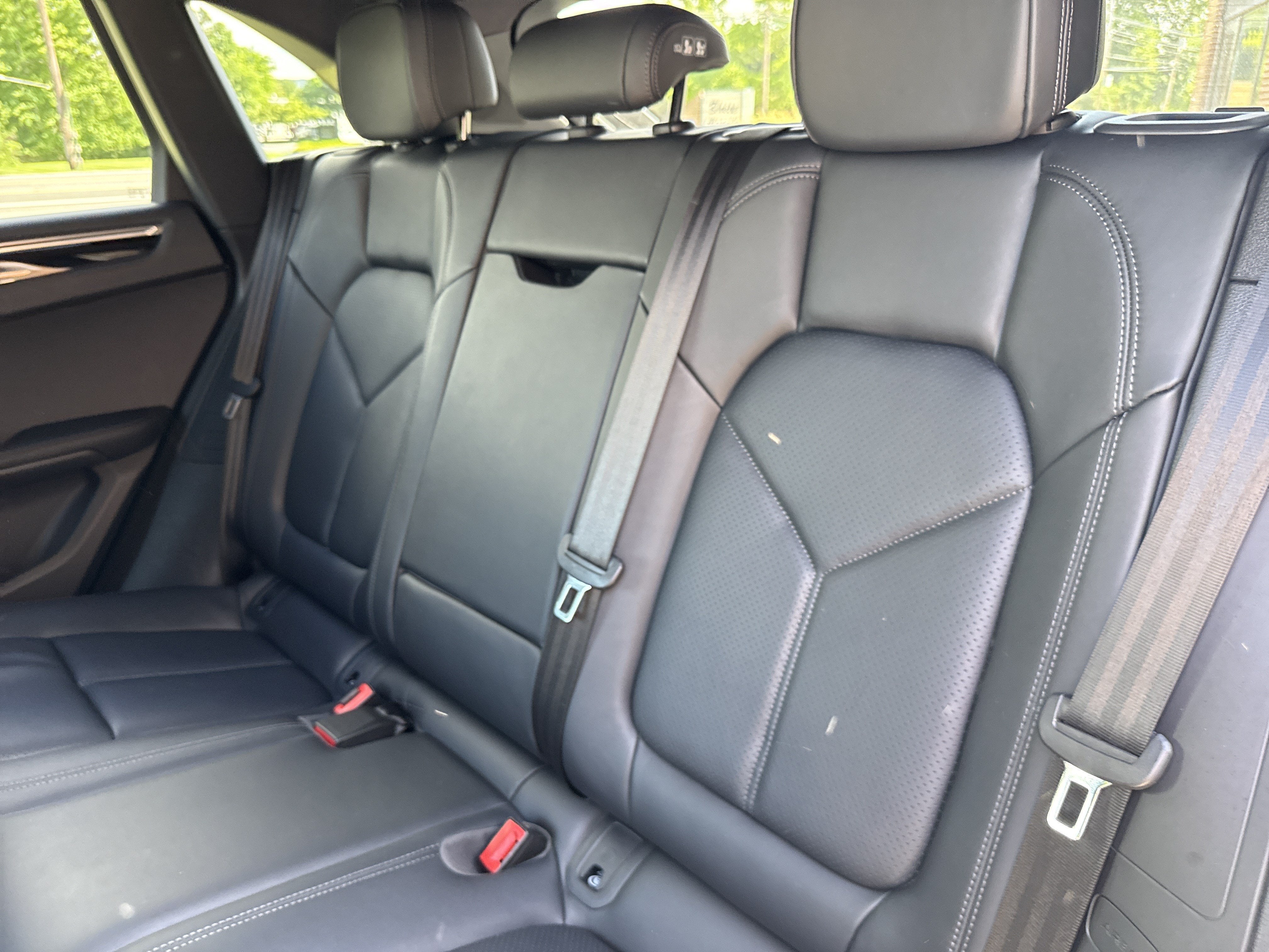 2025 Porsche Macan Base