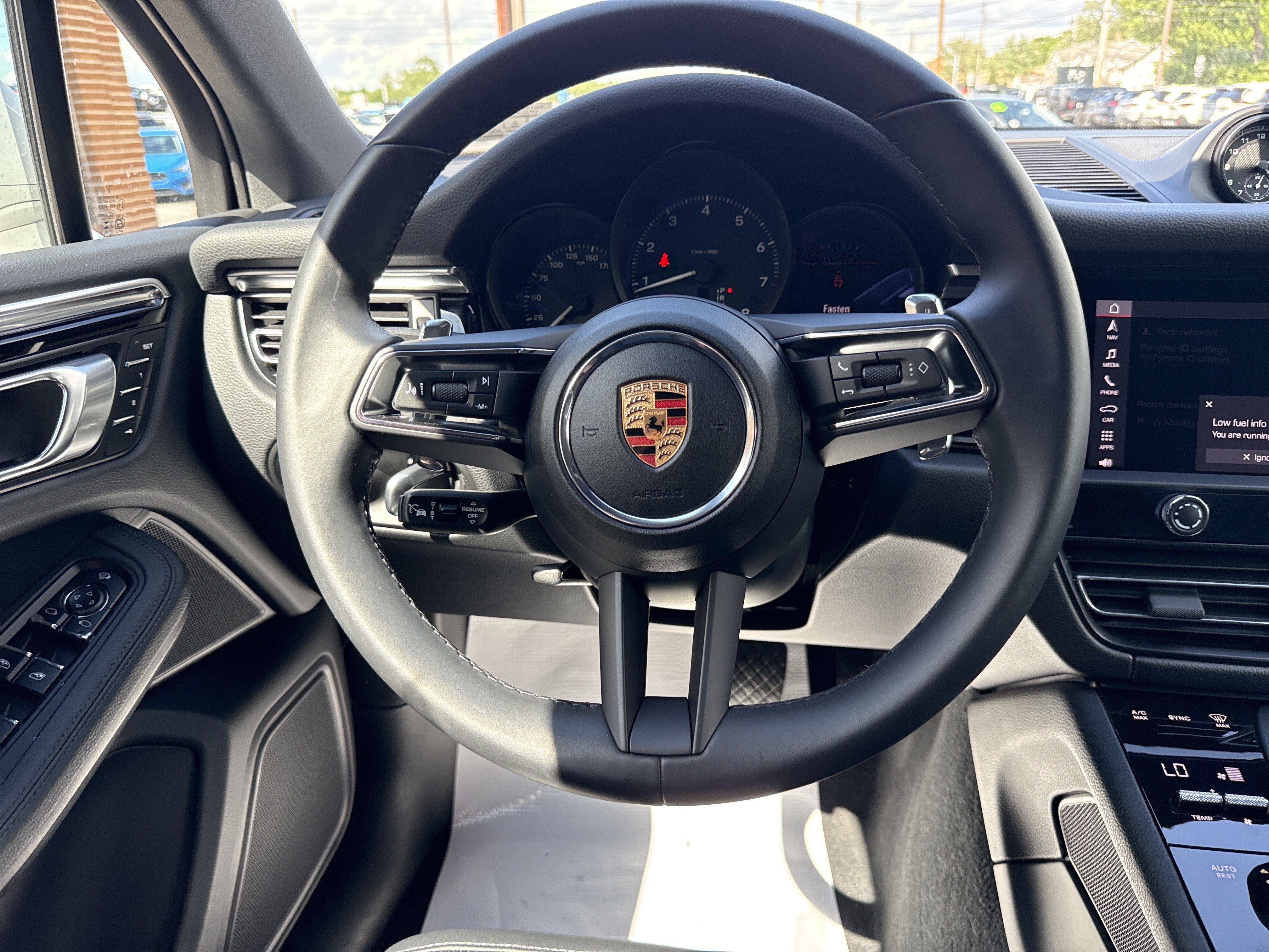 2025 Porsche Macan Base
