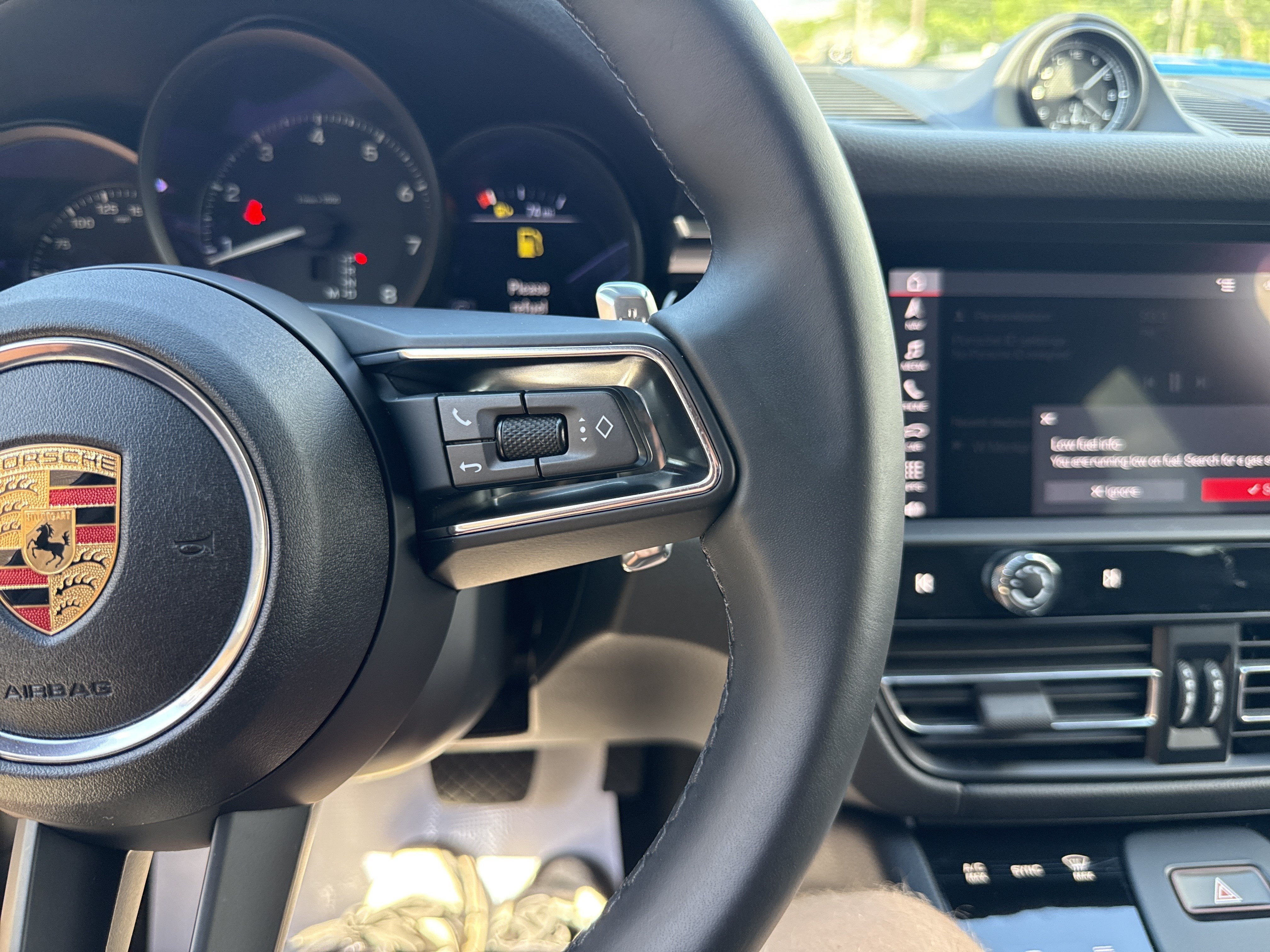 2025 Porsche Macan Base