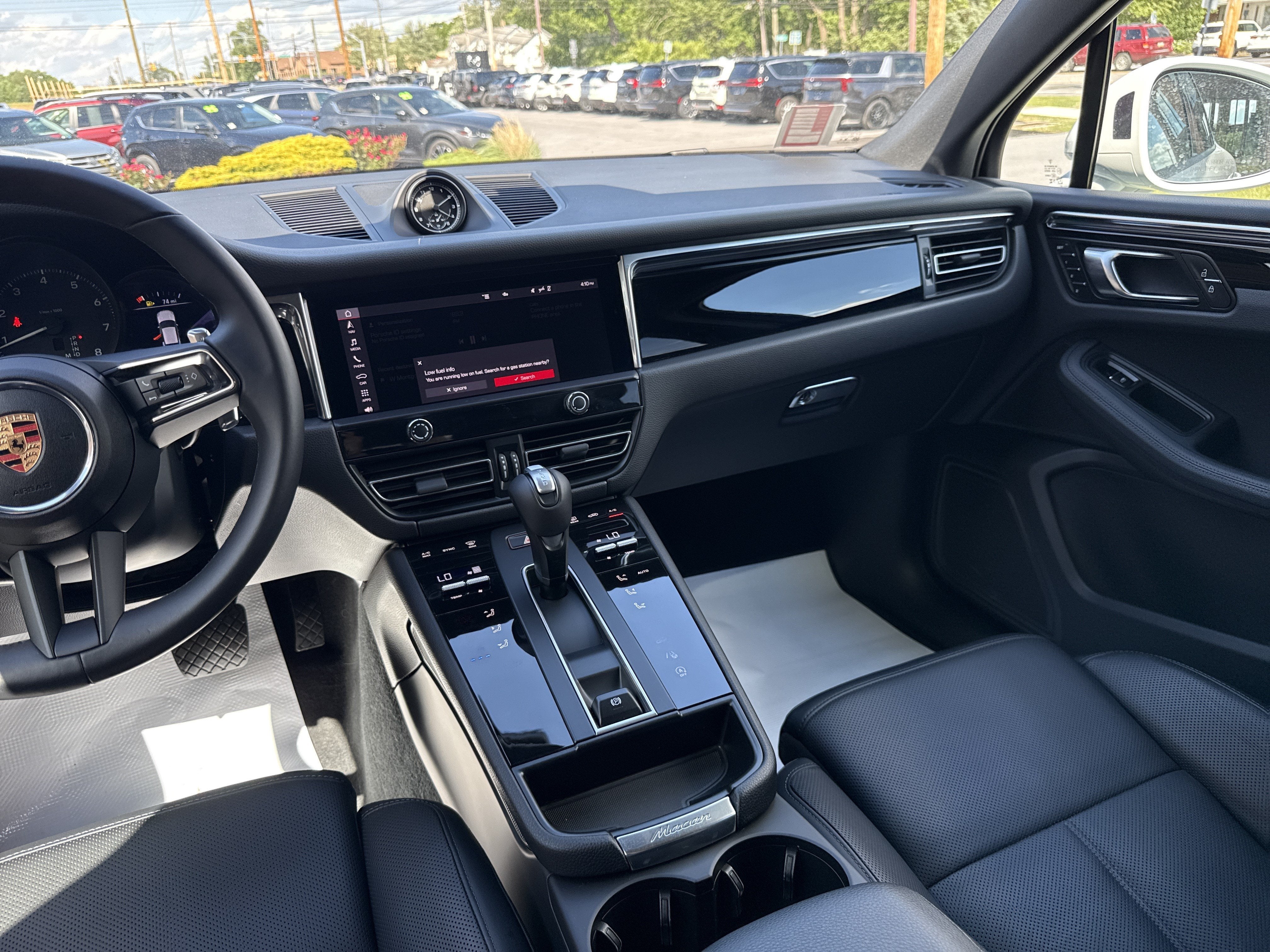 2025 Porsche Macan Base