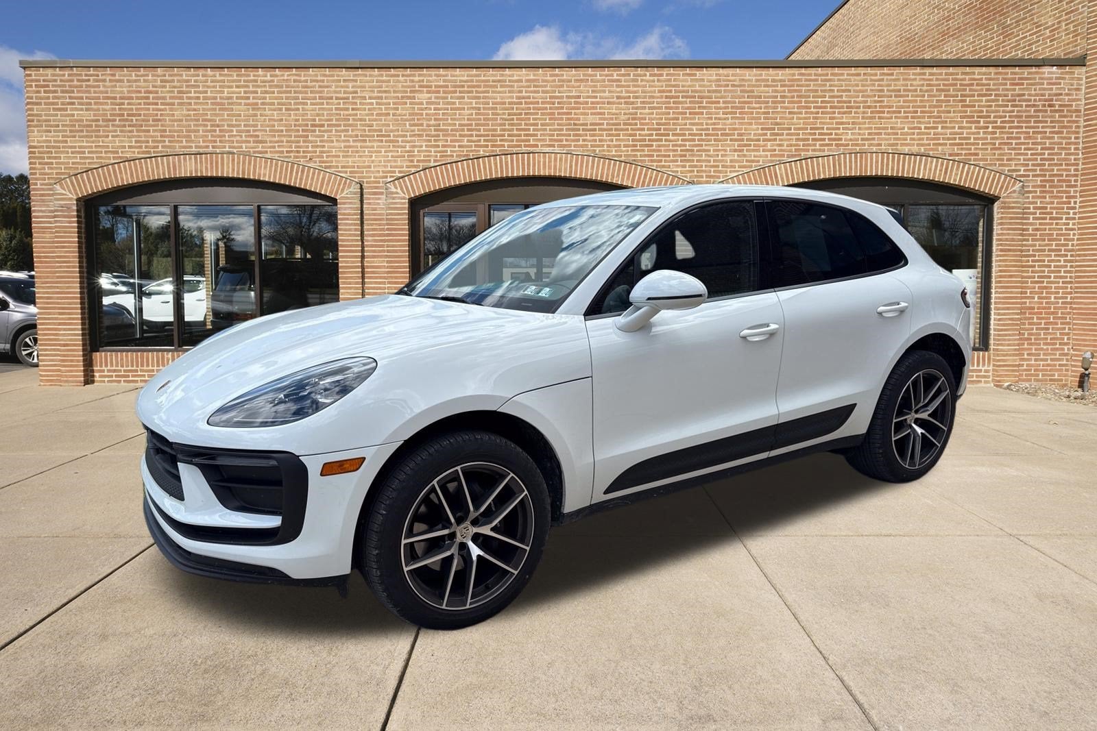 2025 Porsche Macan Base