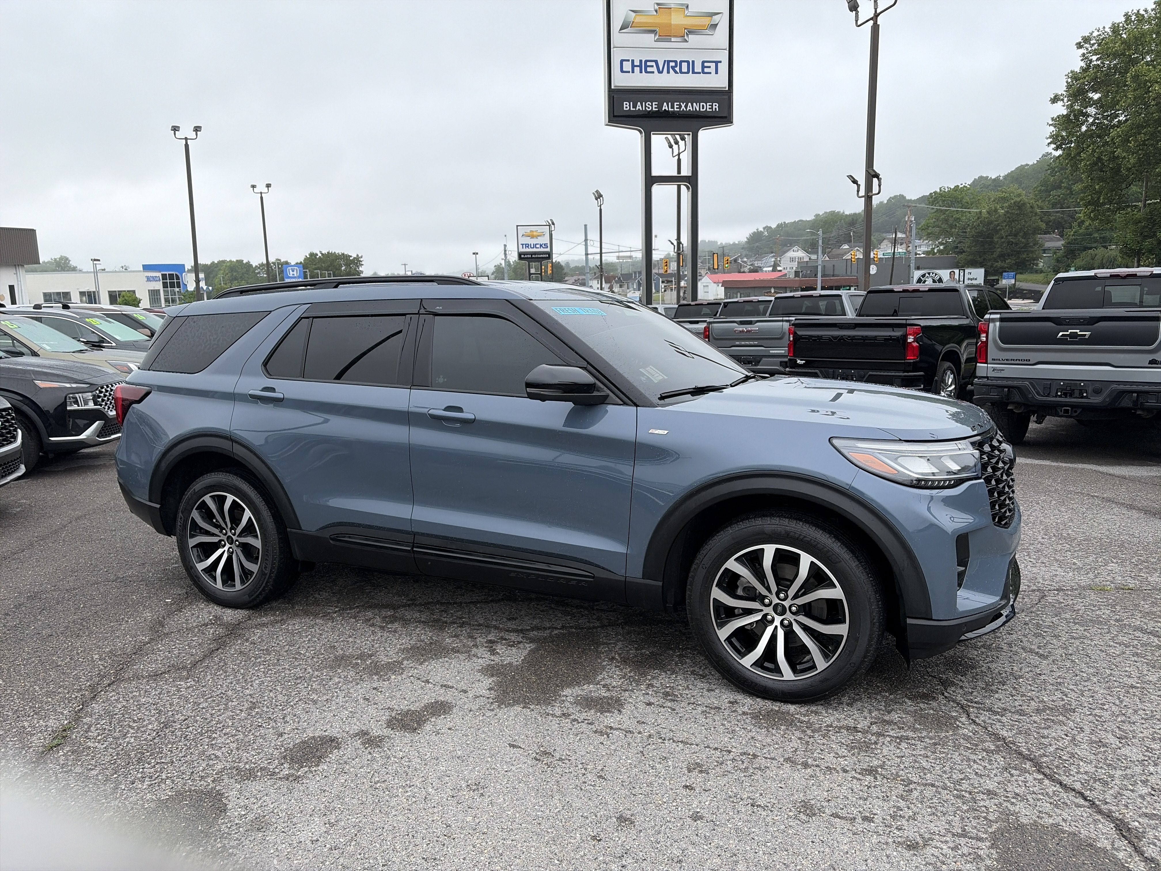 2025 Ford Explorer ST-Line