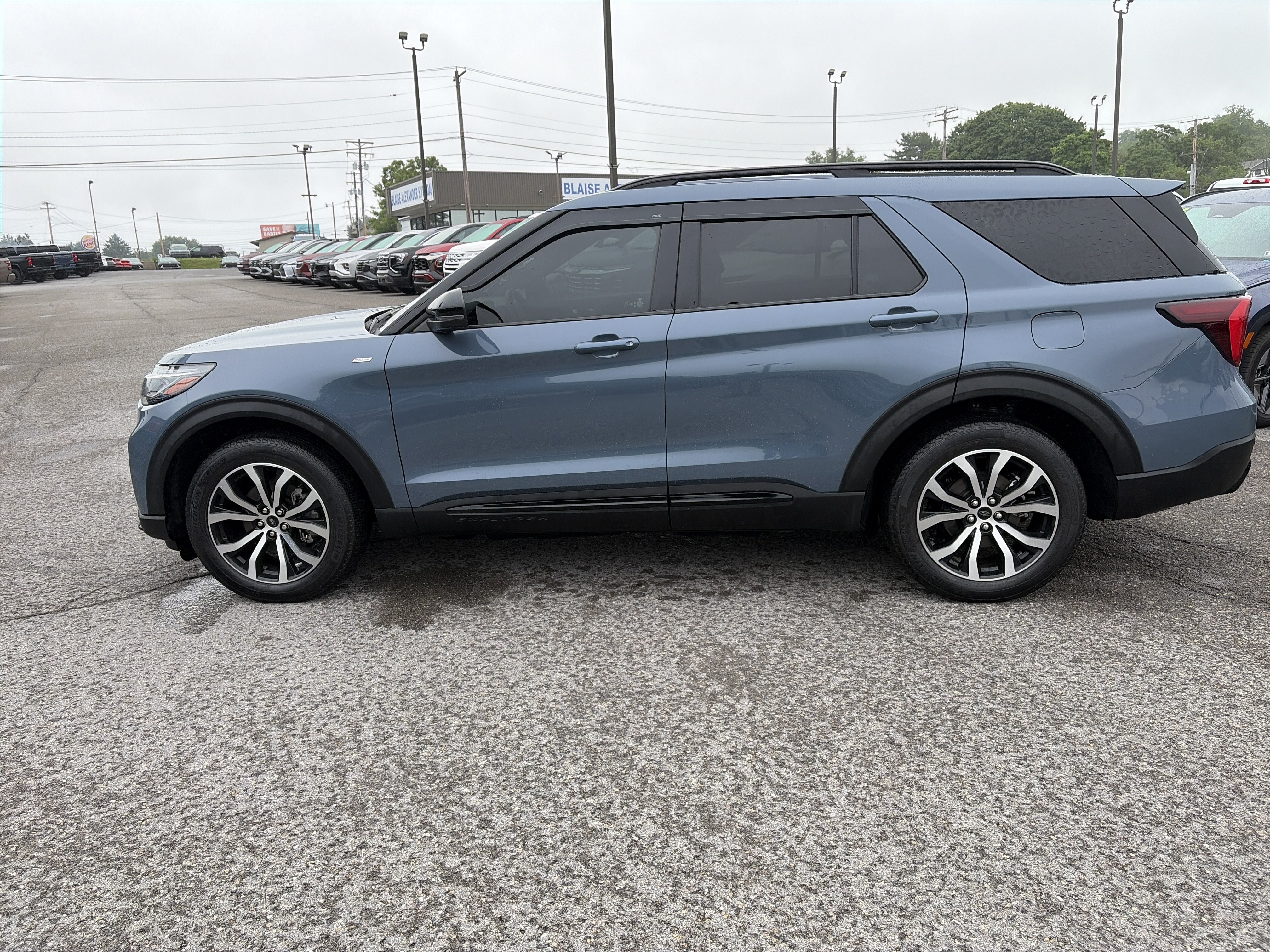 2025 Ford Explorer ST-Line