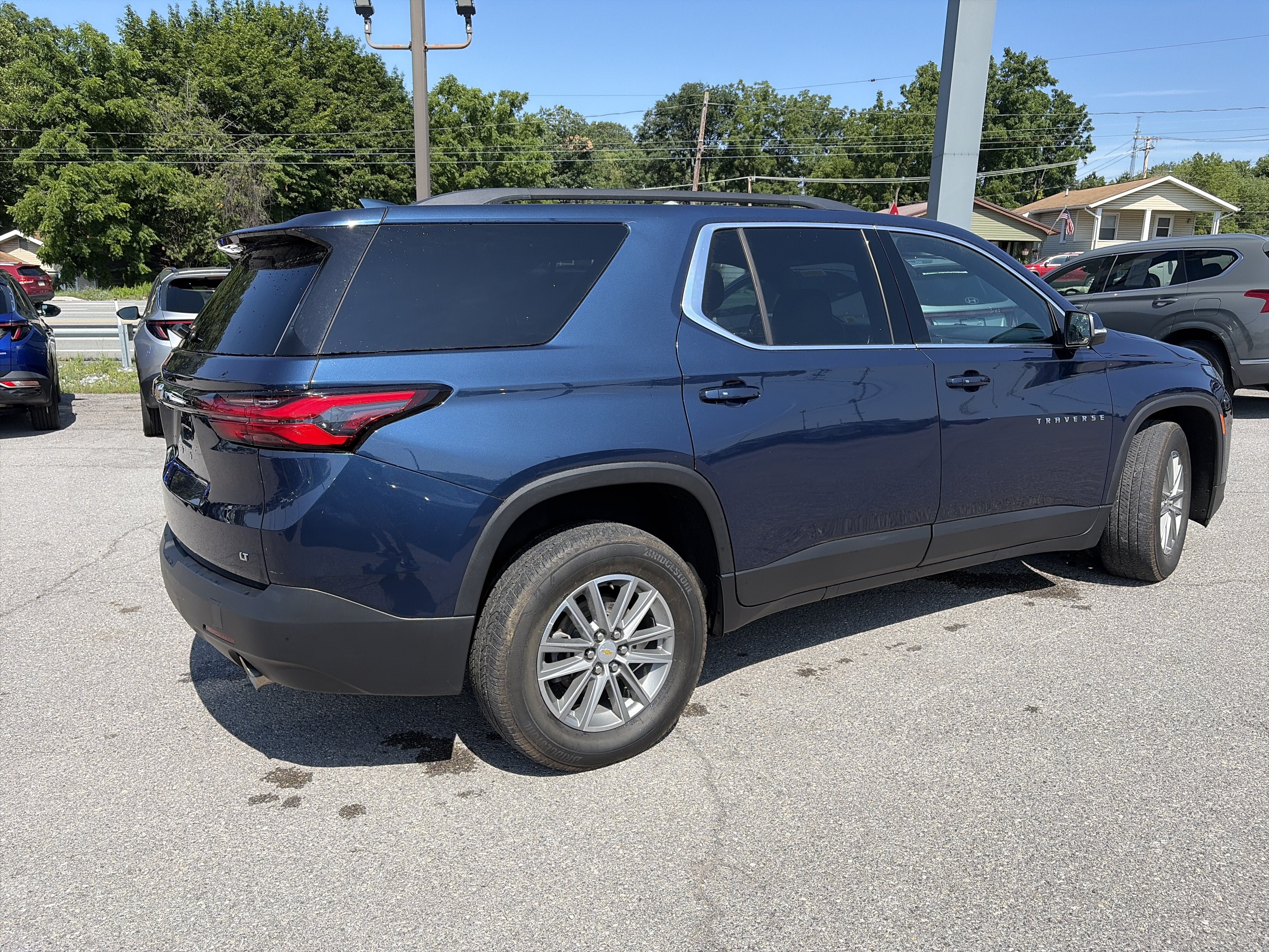 2023 Chevrolet Traverse LT Cloth
