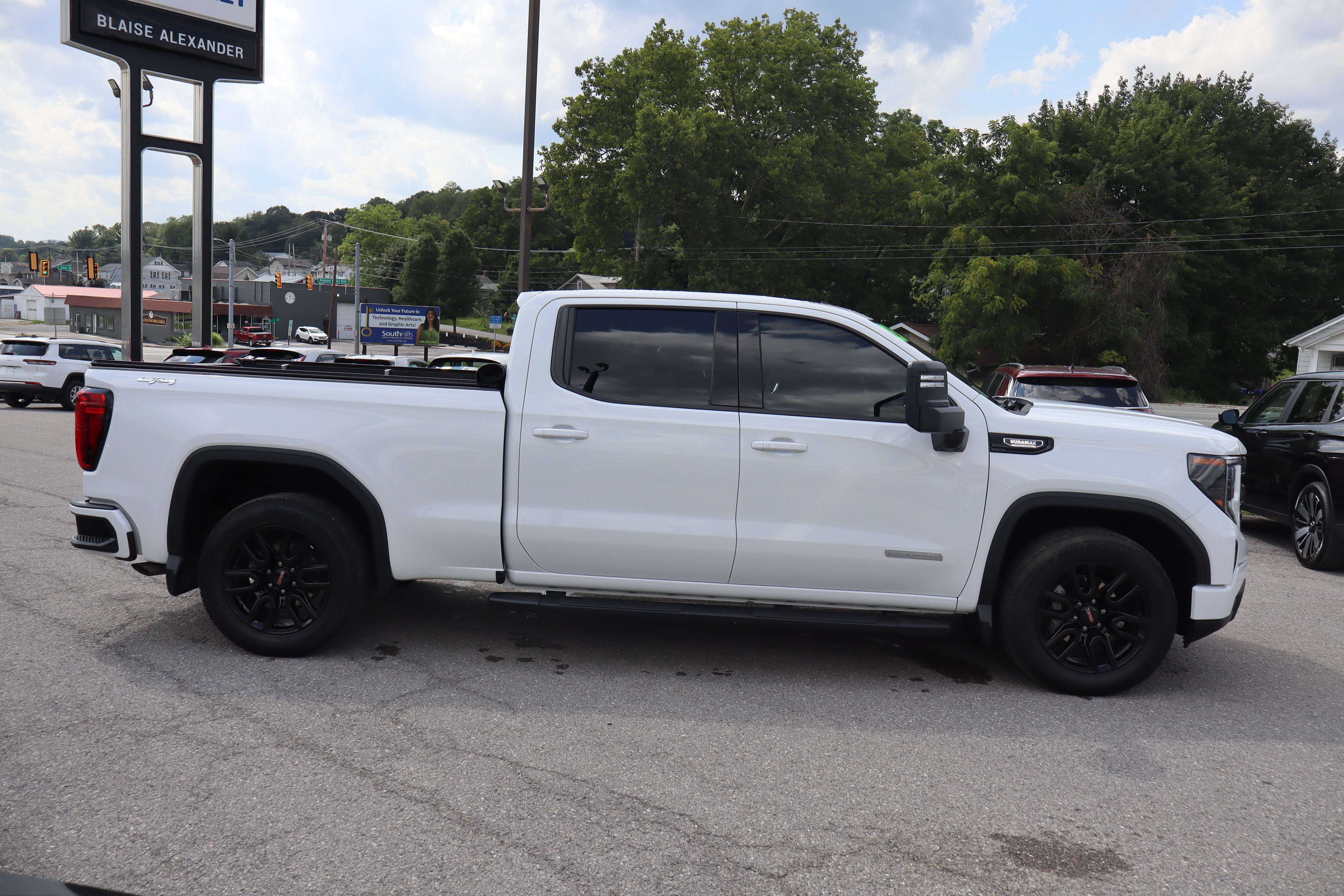 2023 GMC Sierra 1500 Elevation