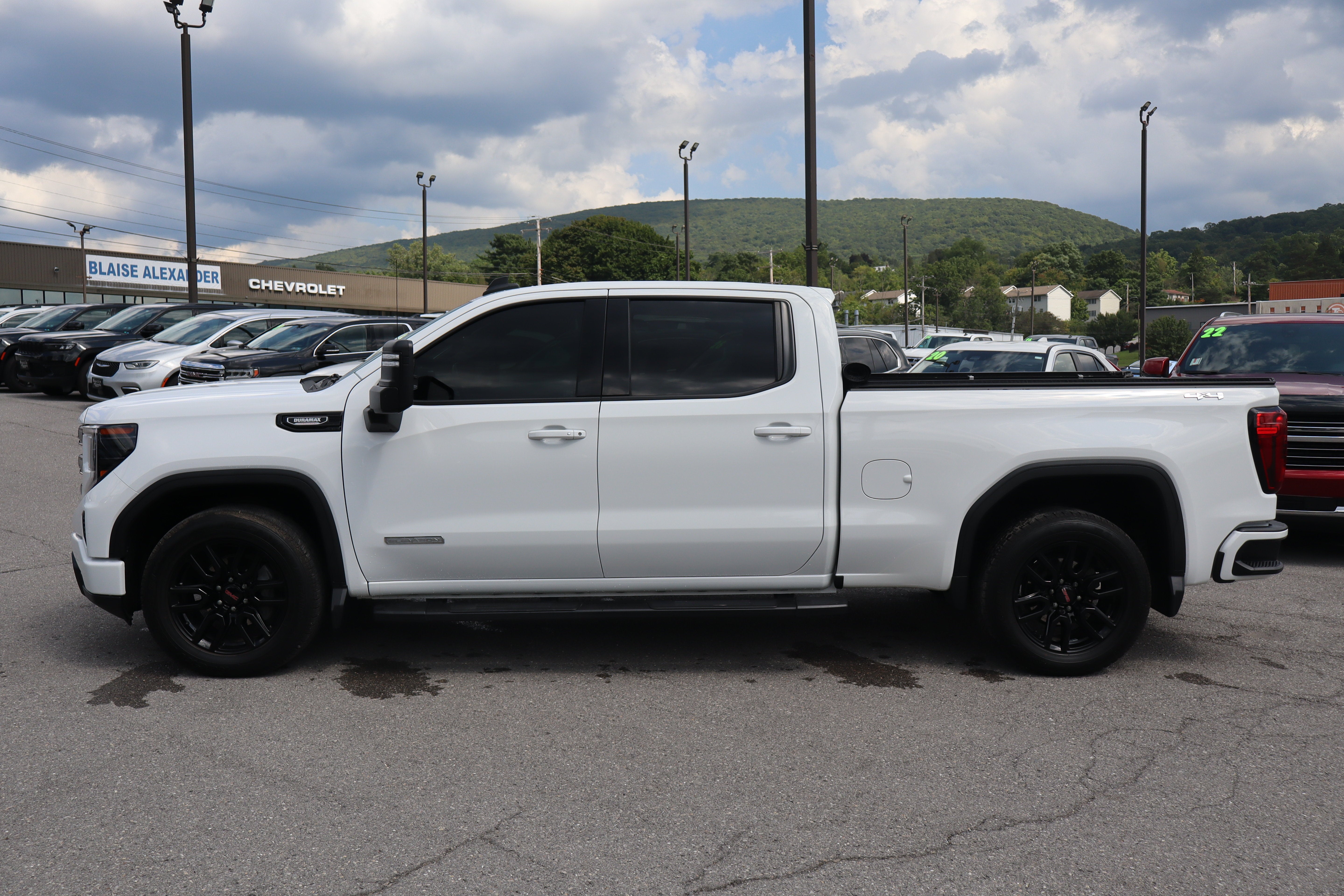 2023 GMC Sierra 1500 Elevation
