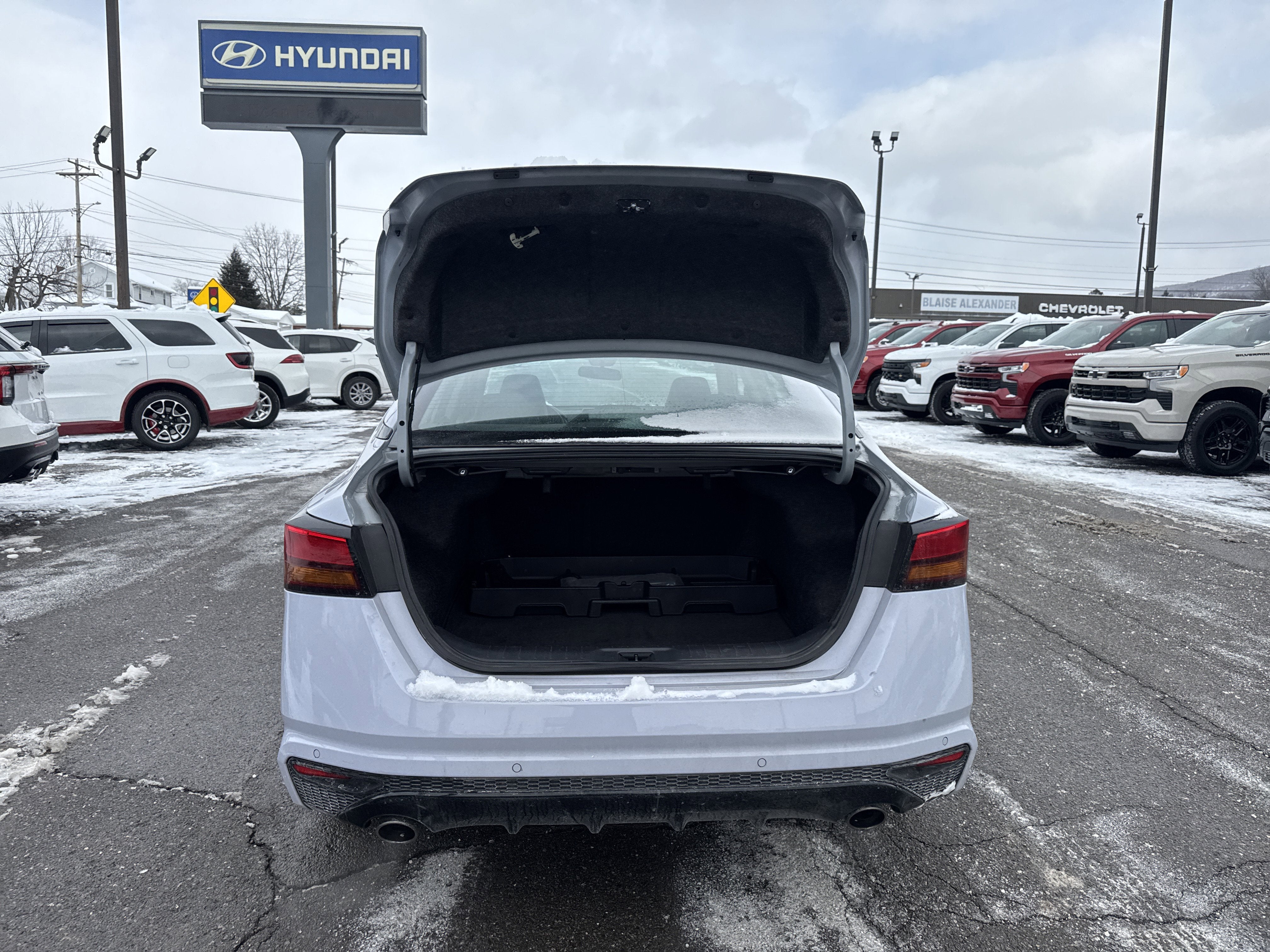 2025 Nissan Altima SR