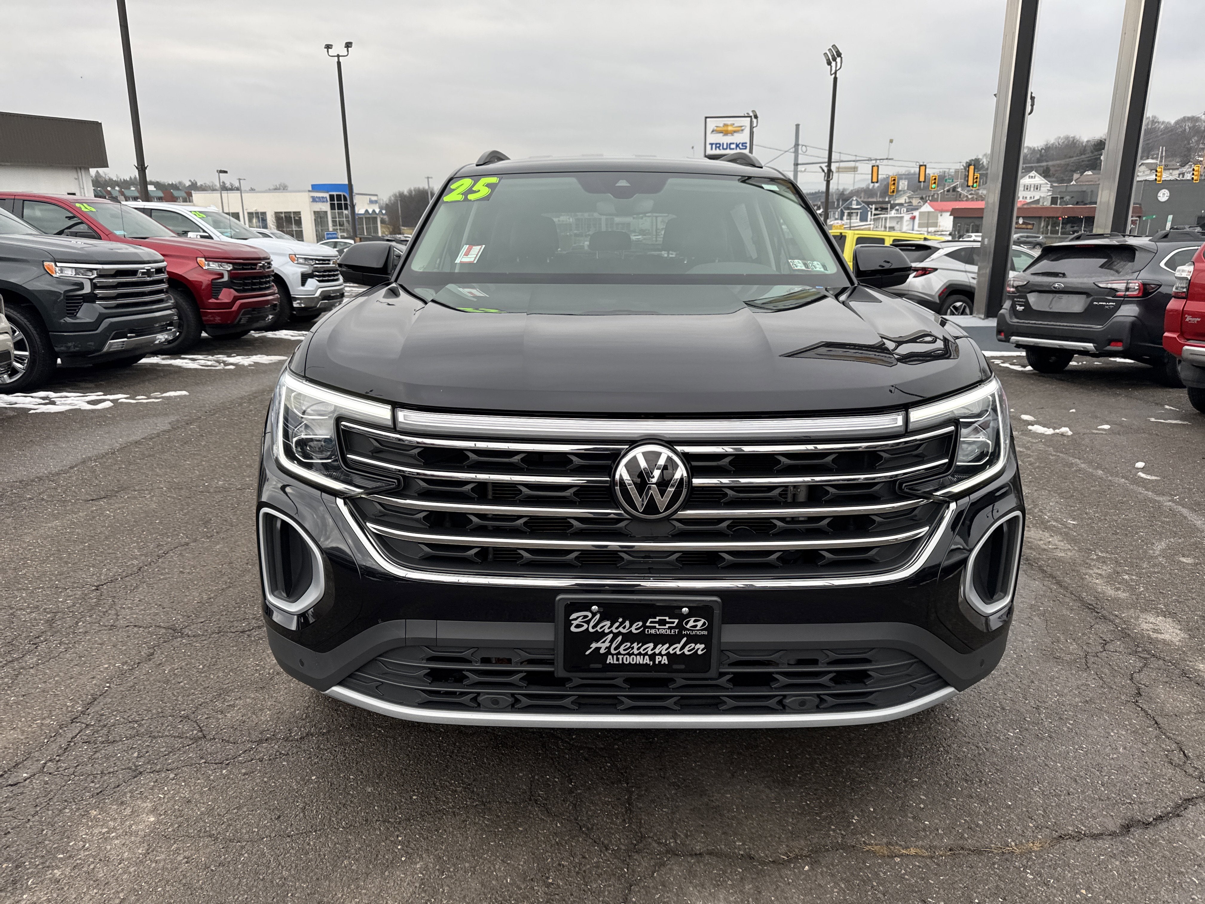 2025 Volkswagen Atlas 2.0T SE w/Technology