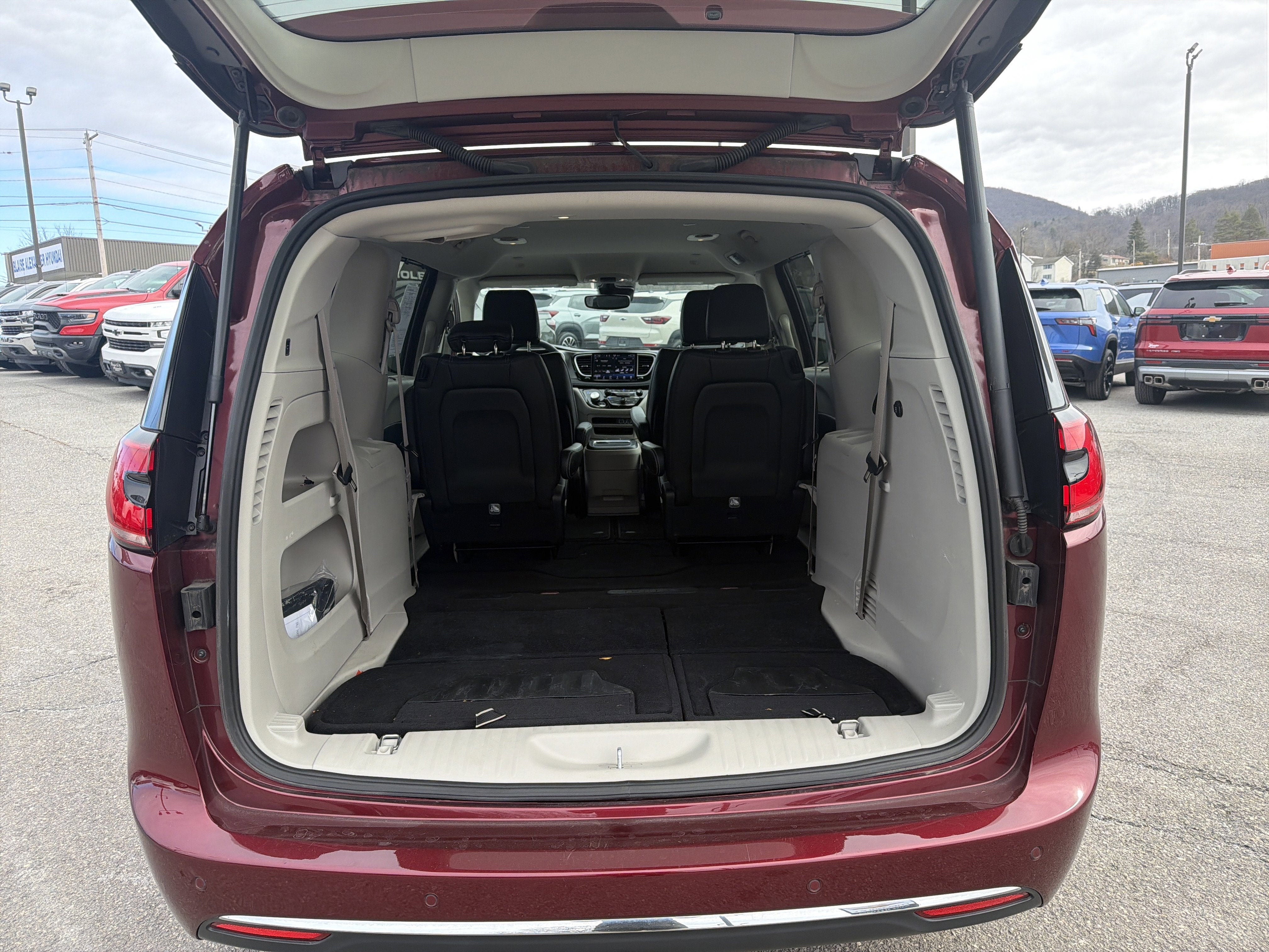 2023 Chrysler Pacifica Touring L