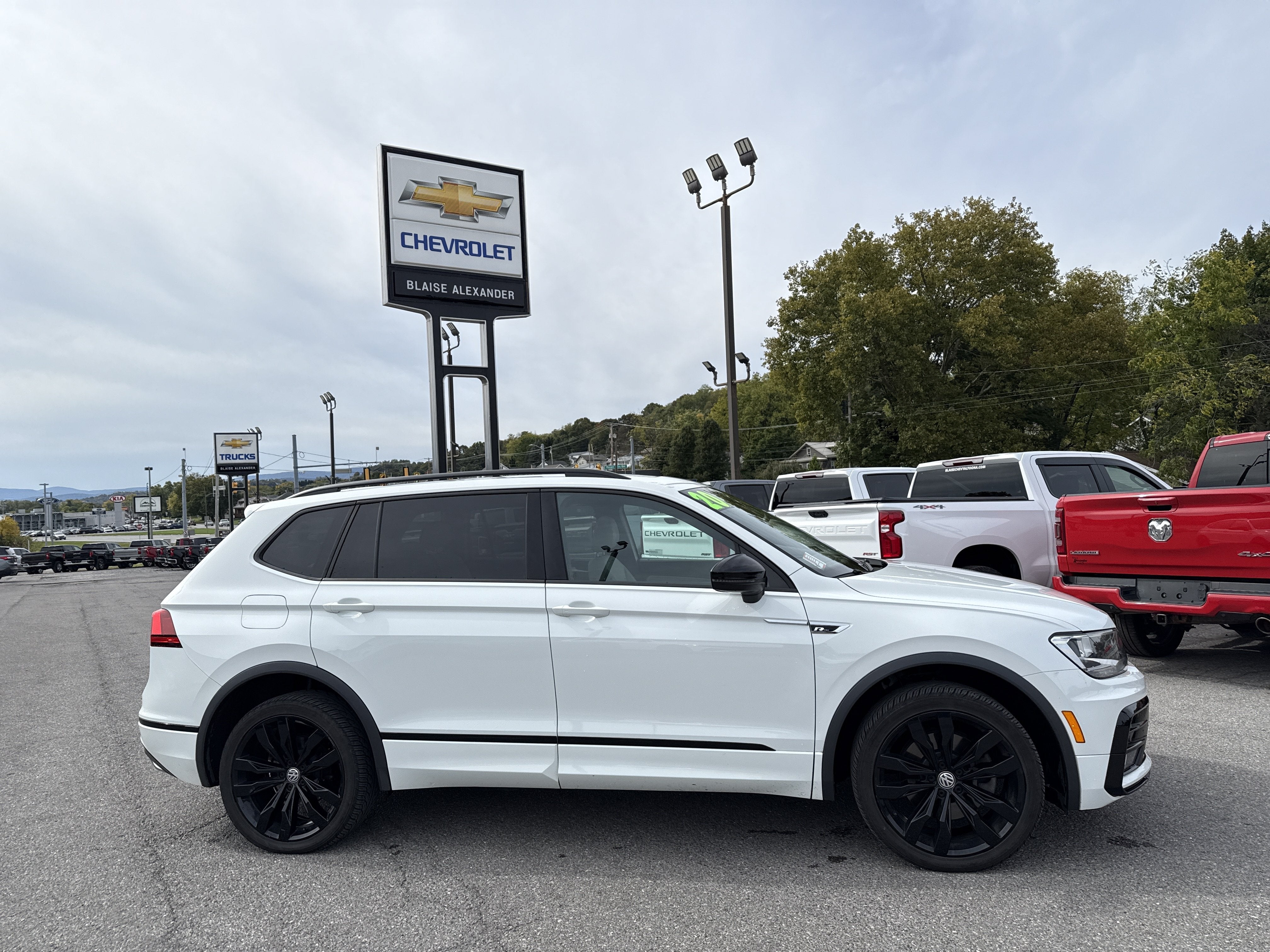 2020 Volkswagen Tiguan SE R-Line Black