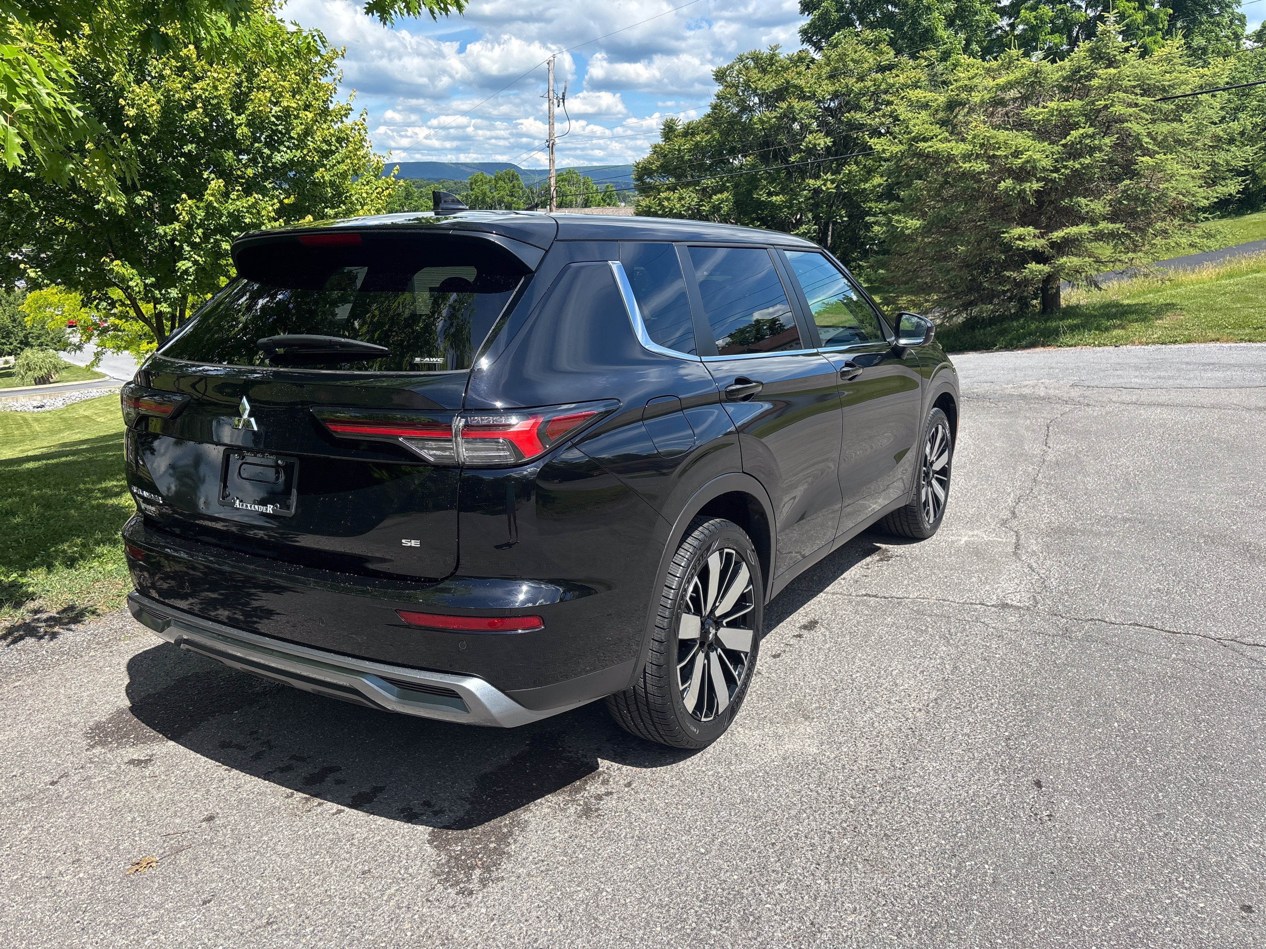 2025 Mitsubishi Outlander SE