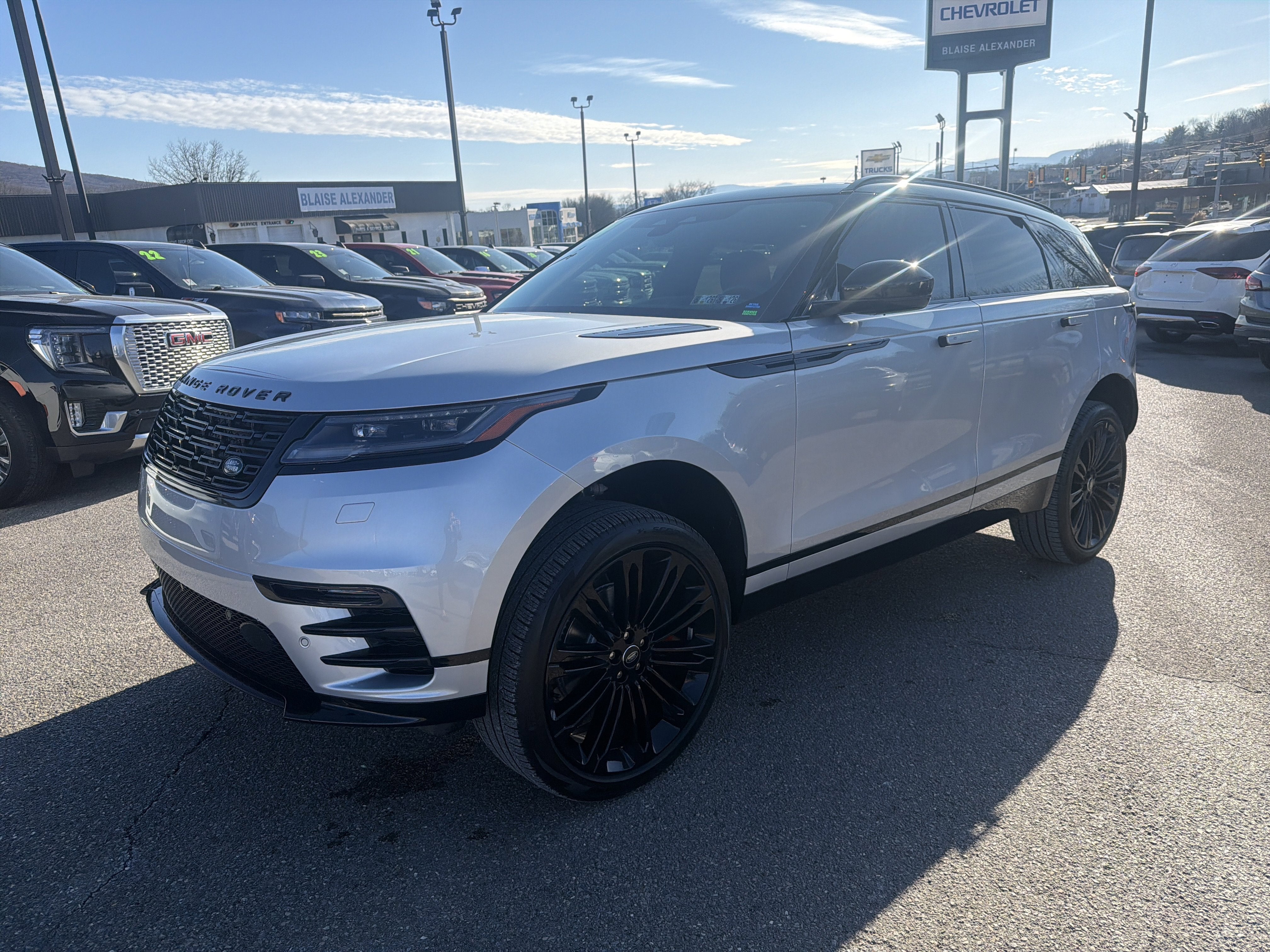 2024 Land Rover Range Rover Velar Dynamic SE