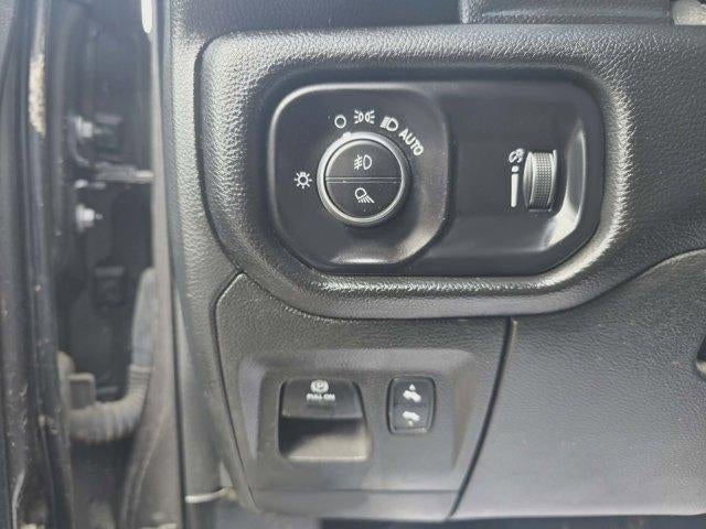 2022 RAM 1500 Big Horn 4x4 Crew Cab 5'7" Box