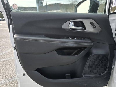 2025 Chrysler Pacifica Select FWD