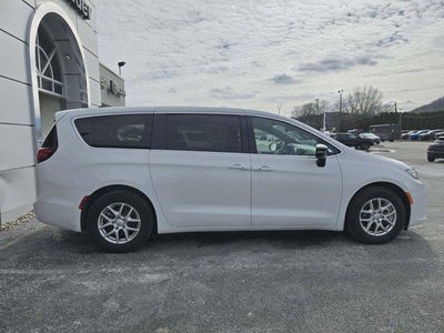 2025 Chrysler Pacifica Select FWD
