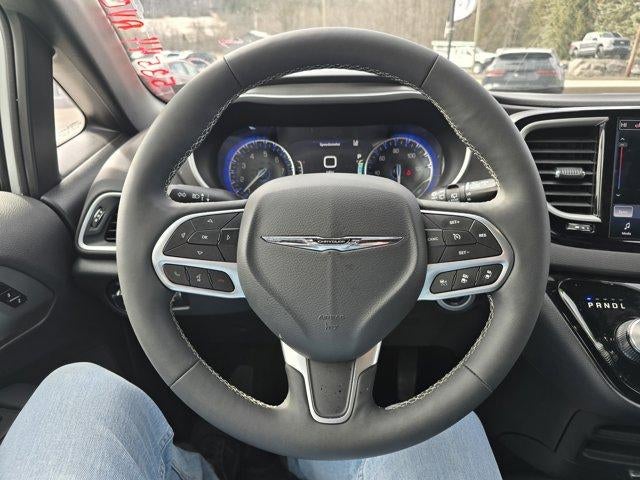 2025 Chrysler Pacifica Select FWD