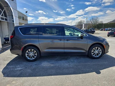 2022 Chrysler Pacifica Touring L AWD