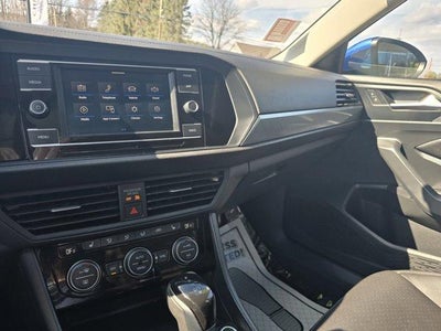 2022 Volkswagen Jetta SE Auto