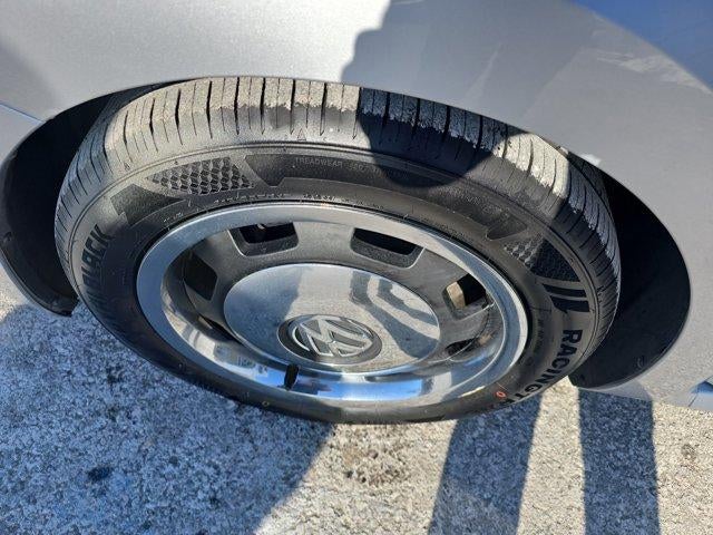 2012 Volkswagen Beetle 2dr Cpe Auto 2.5L PZEV