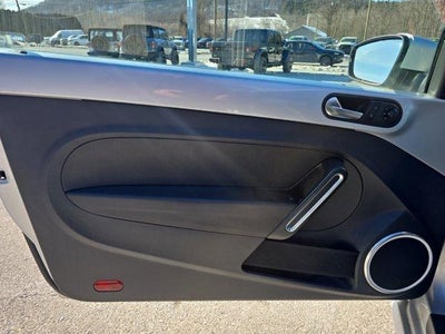 2012 Volkswagen Beetle 2dr Cpe Auto 2.5L PZEV